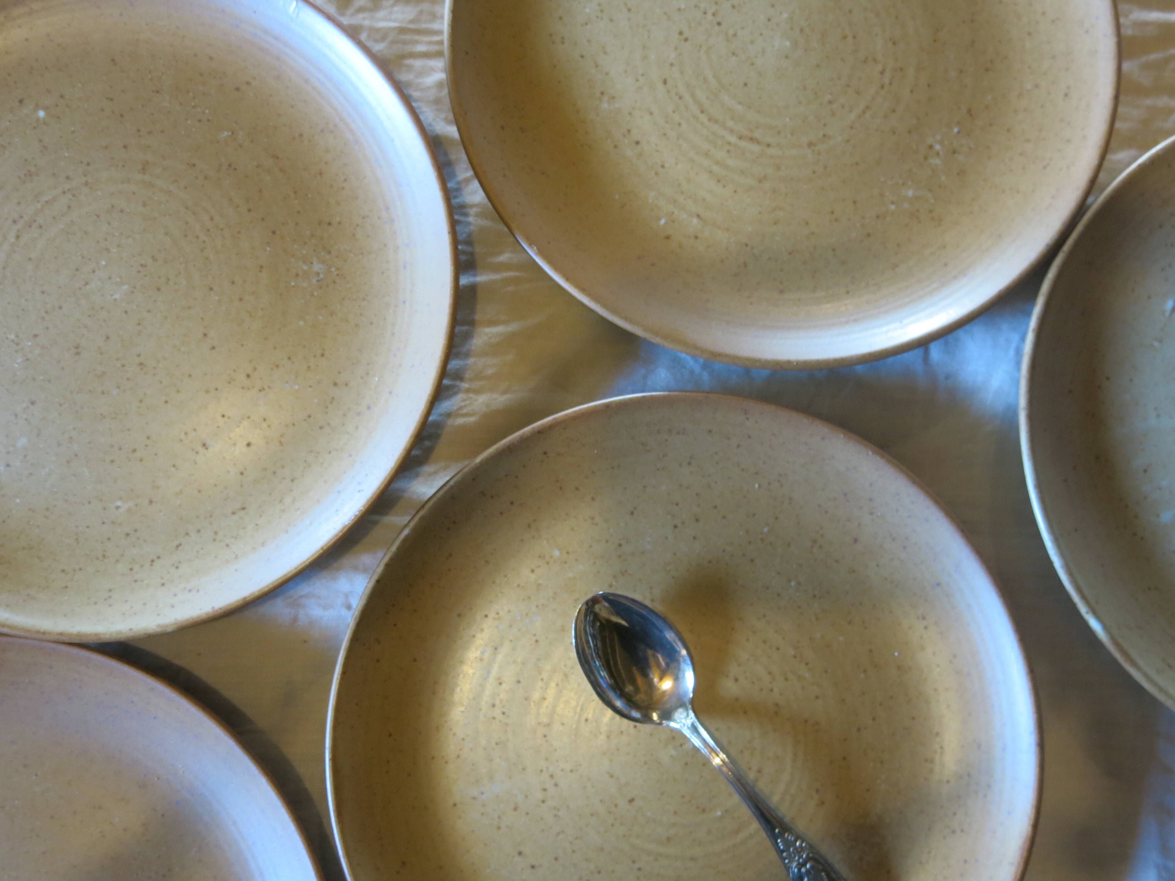 6 French stoneware dessert plates in very good condition
