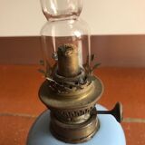 Lampe a petrole opaline bleue