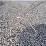 Iron garden table, 117cms in diameter