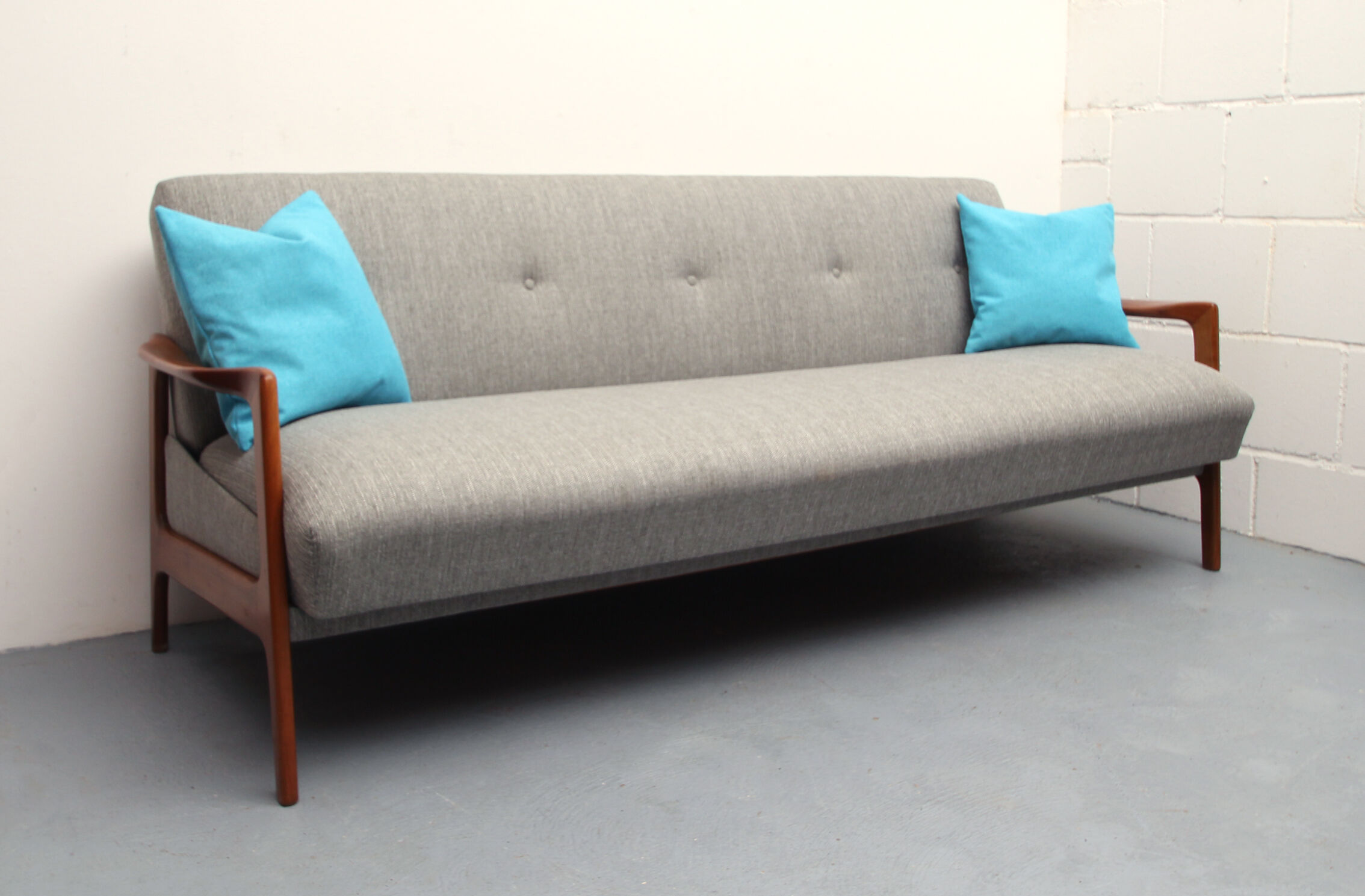 1960s sofa/daybed convertible in cherrywood