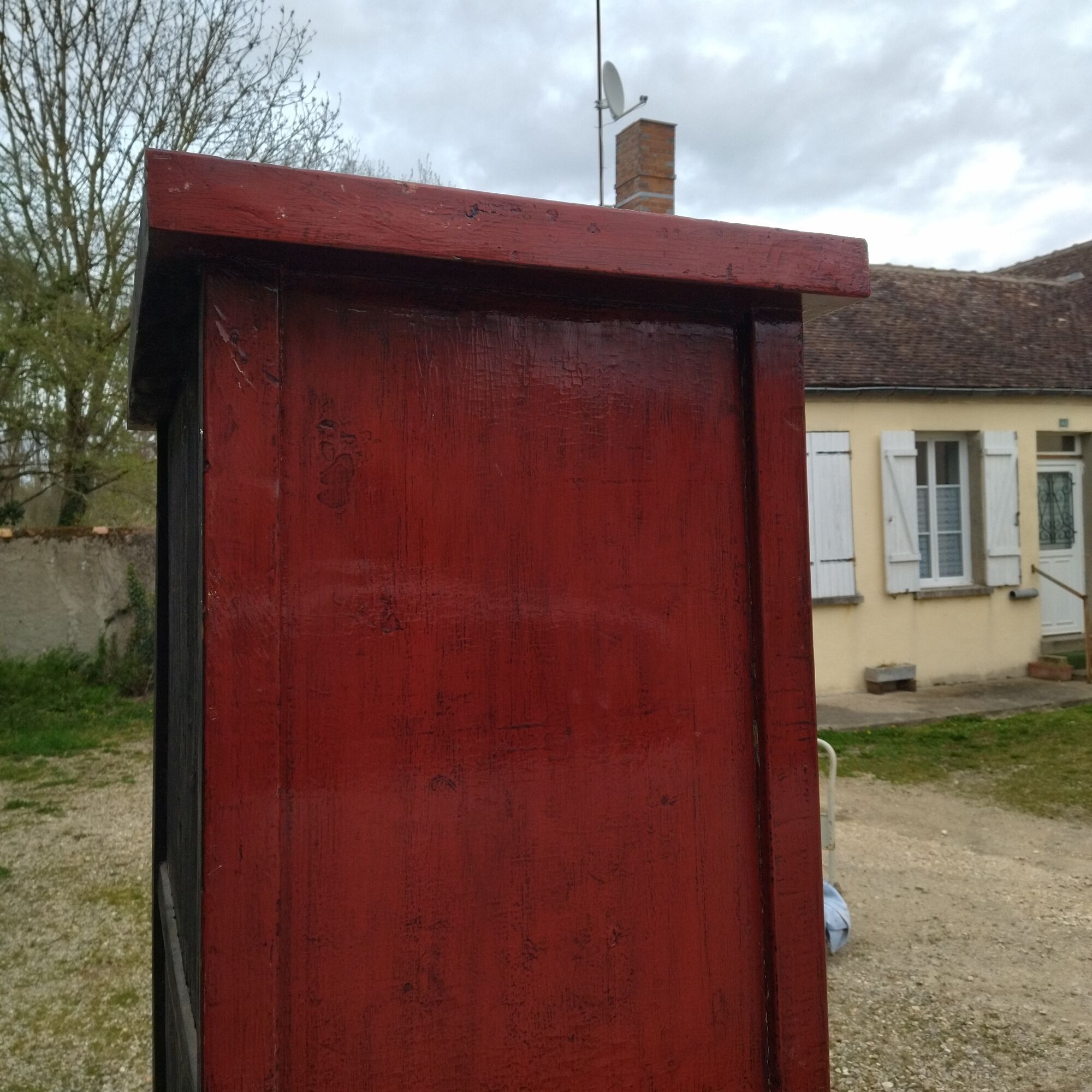 Lacquered cabinet China 50