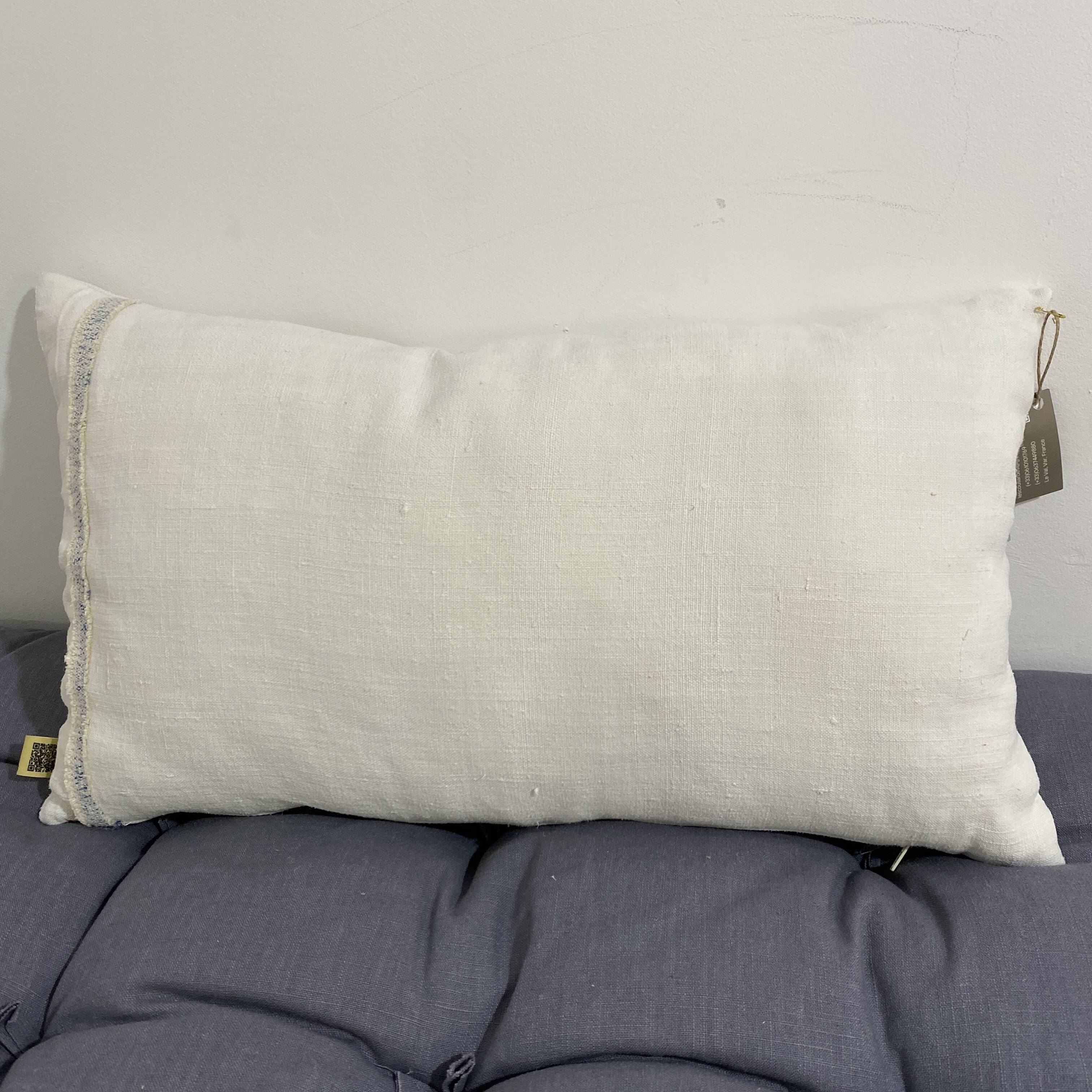 Coussin artisanal en toile ancienne style Kilim