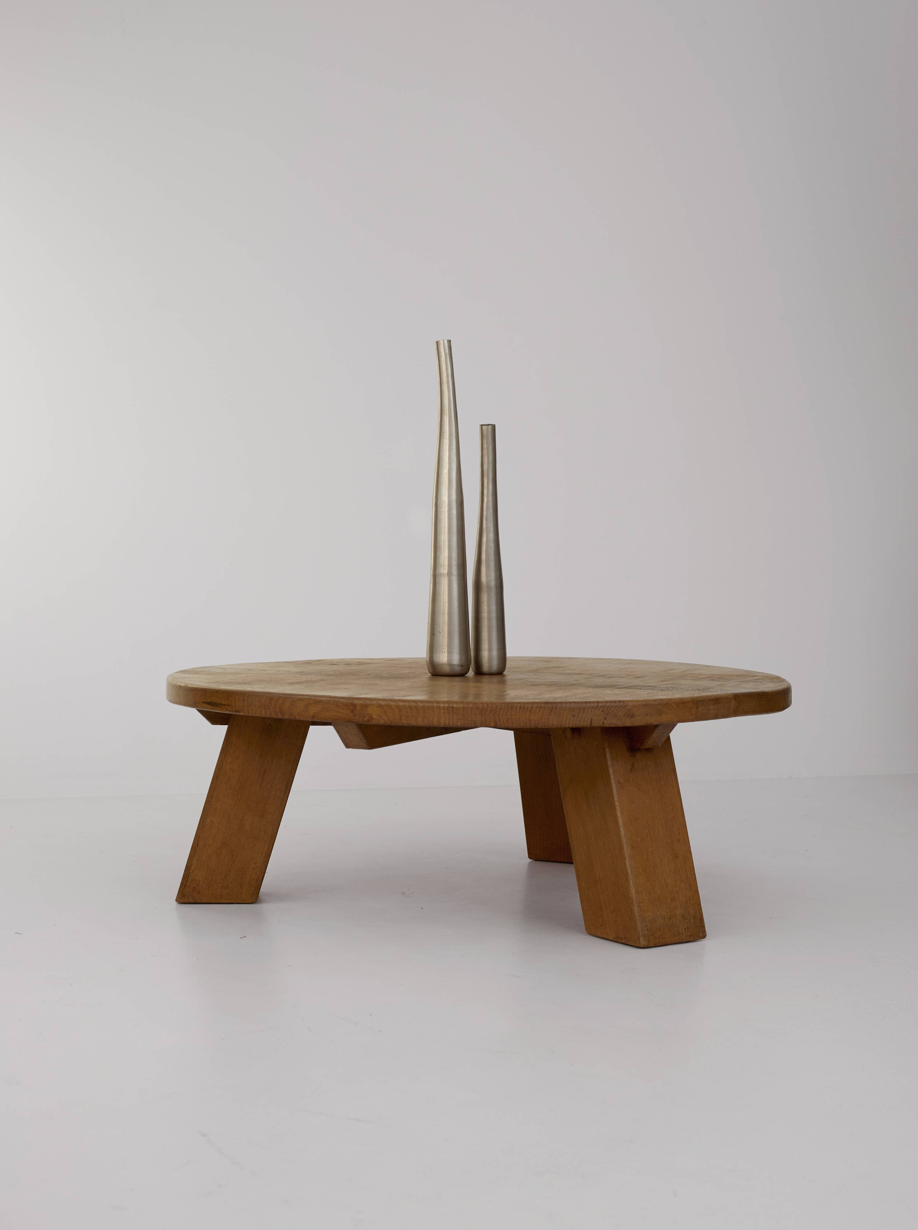 Brutalist round tripod coffee table in solid wood (Oak) Circa 1960