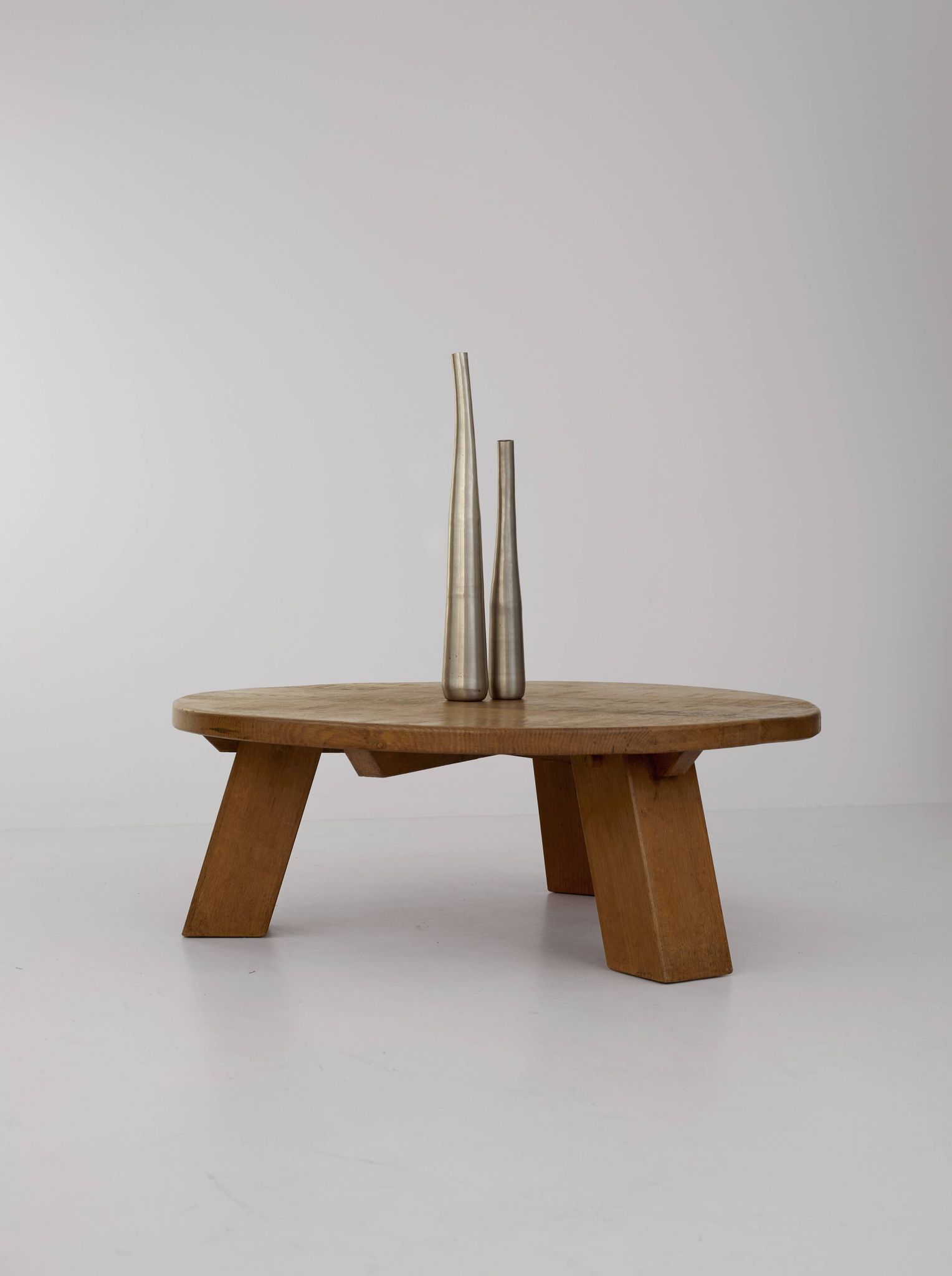 Brutalist round tripod coffee table in solid wood (Oak) Circa 1960