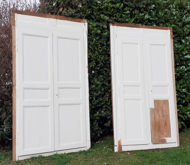 Pair of 19th-century cupboard doors and their frame (1st), woodwork