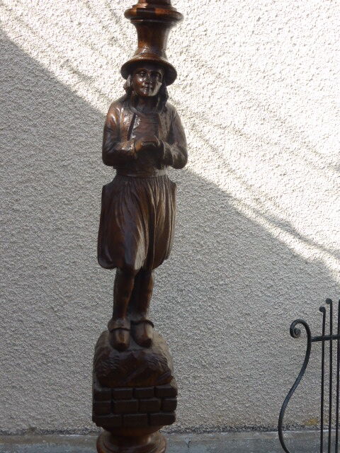 Wooden saddle with statuette, Breton figure, ancient and chiseled, Henri II style