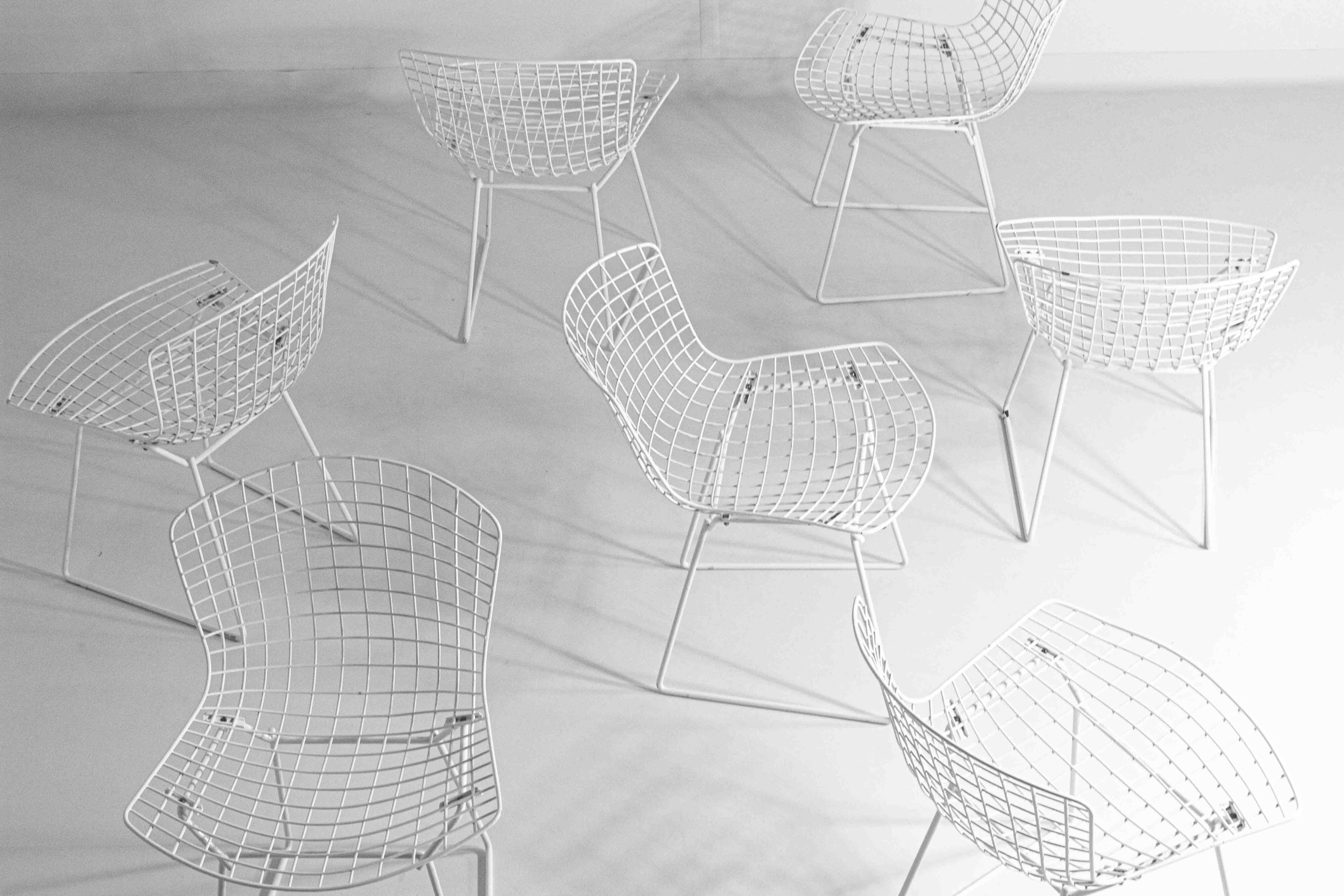Set of 7 white coated wire chairs by Harry Bertoia for Knoll, 1970s