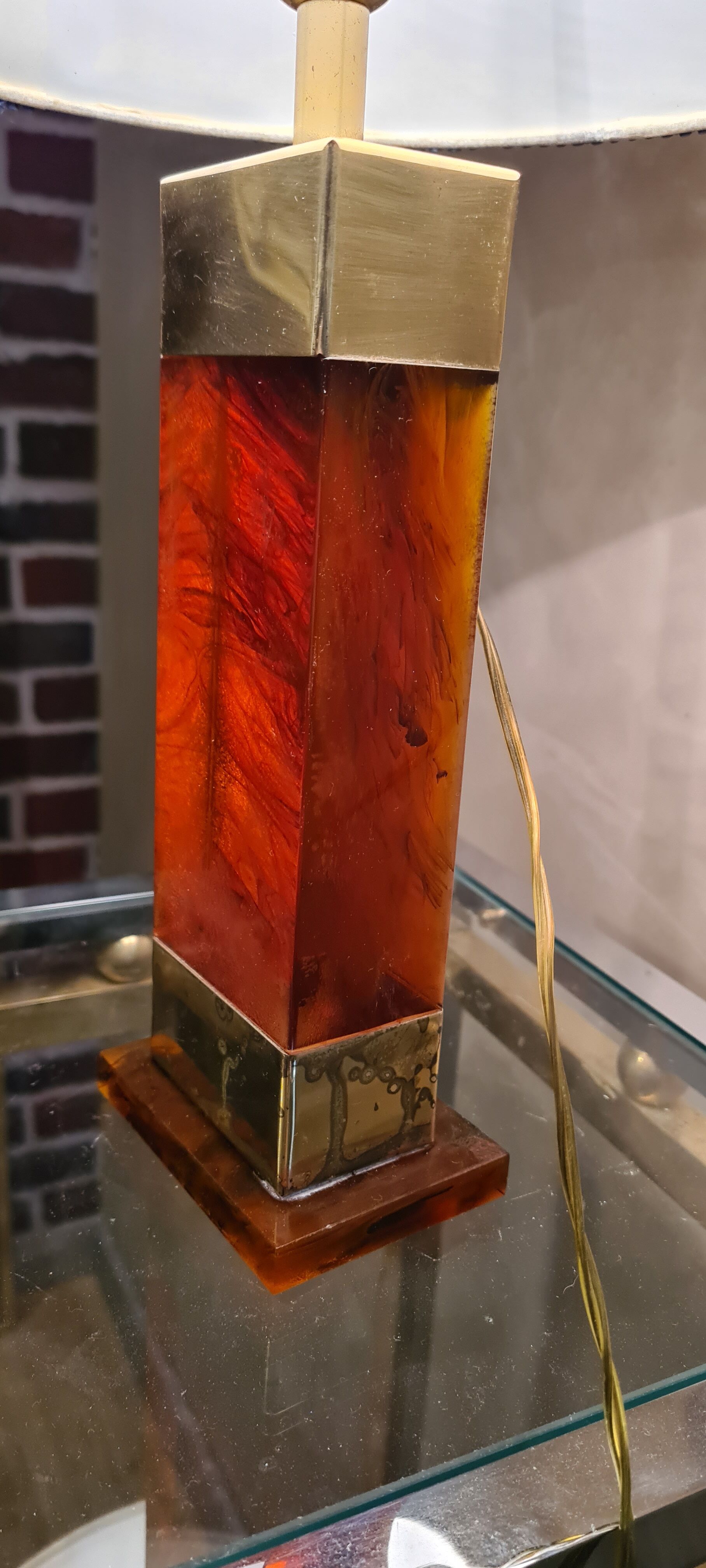 Lampe laiton et resine ambré 1970 type deluxe