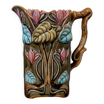 Slip pitcher, cyclamen model Onnaing 763