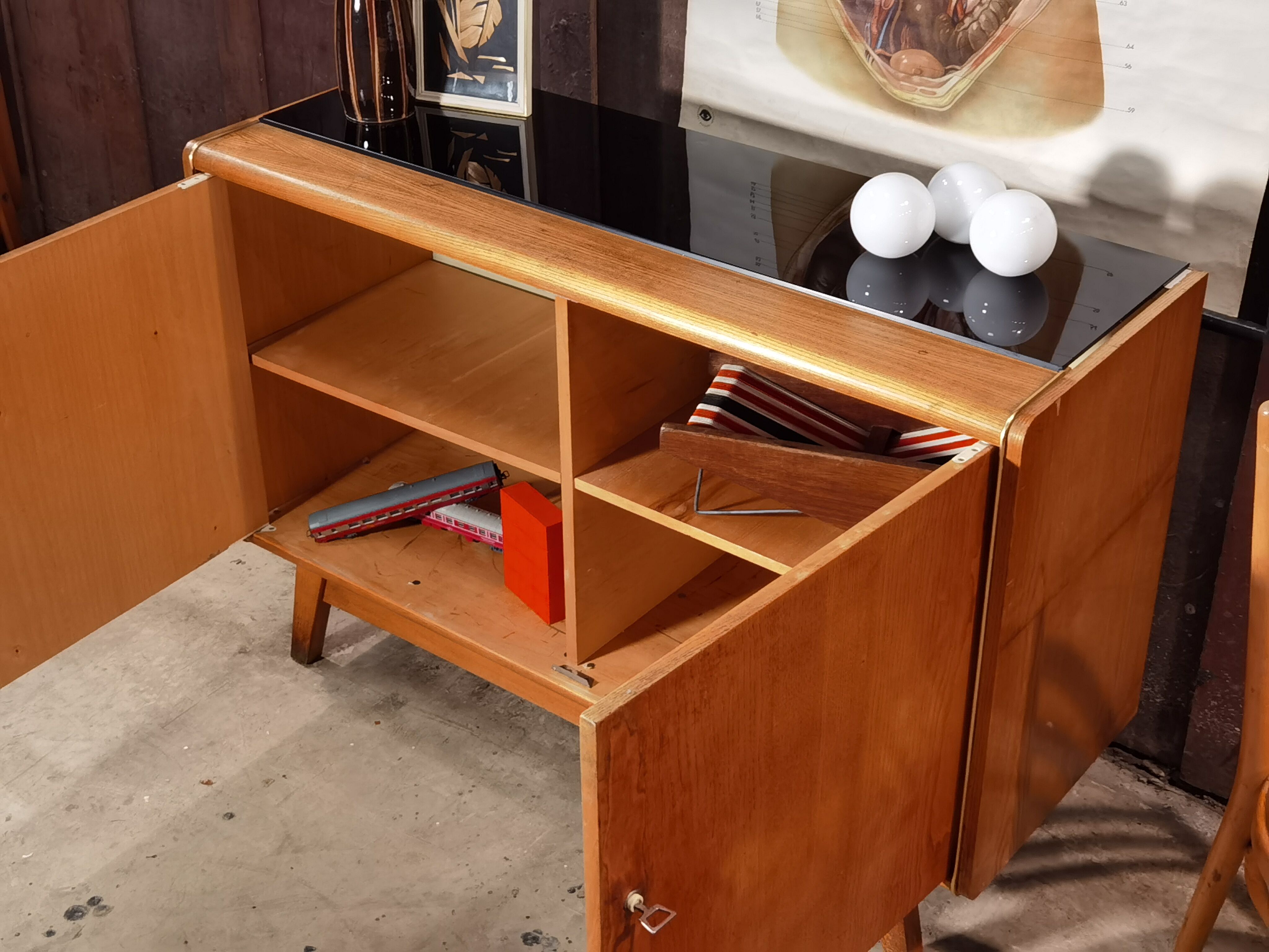 Buffet down by B. Landsman and H. Nepo-itek for Jitona Sobslav