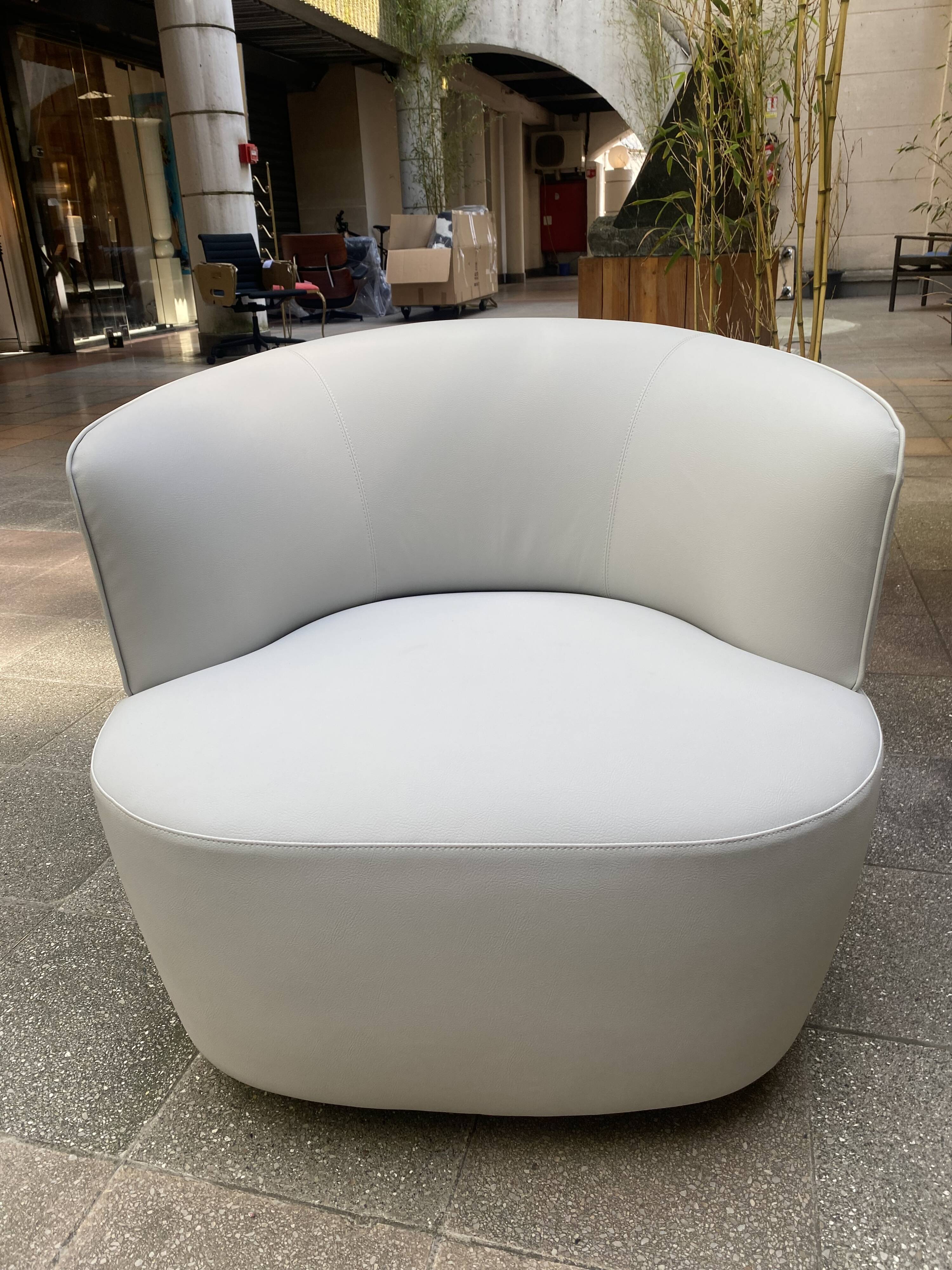 Pair of Elain model swivel armchairs - Edition Molteni - New