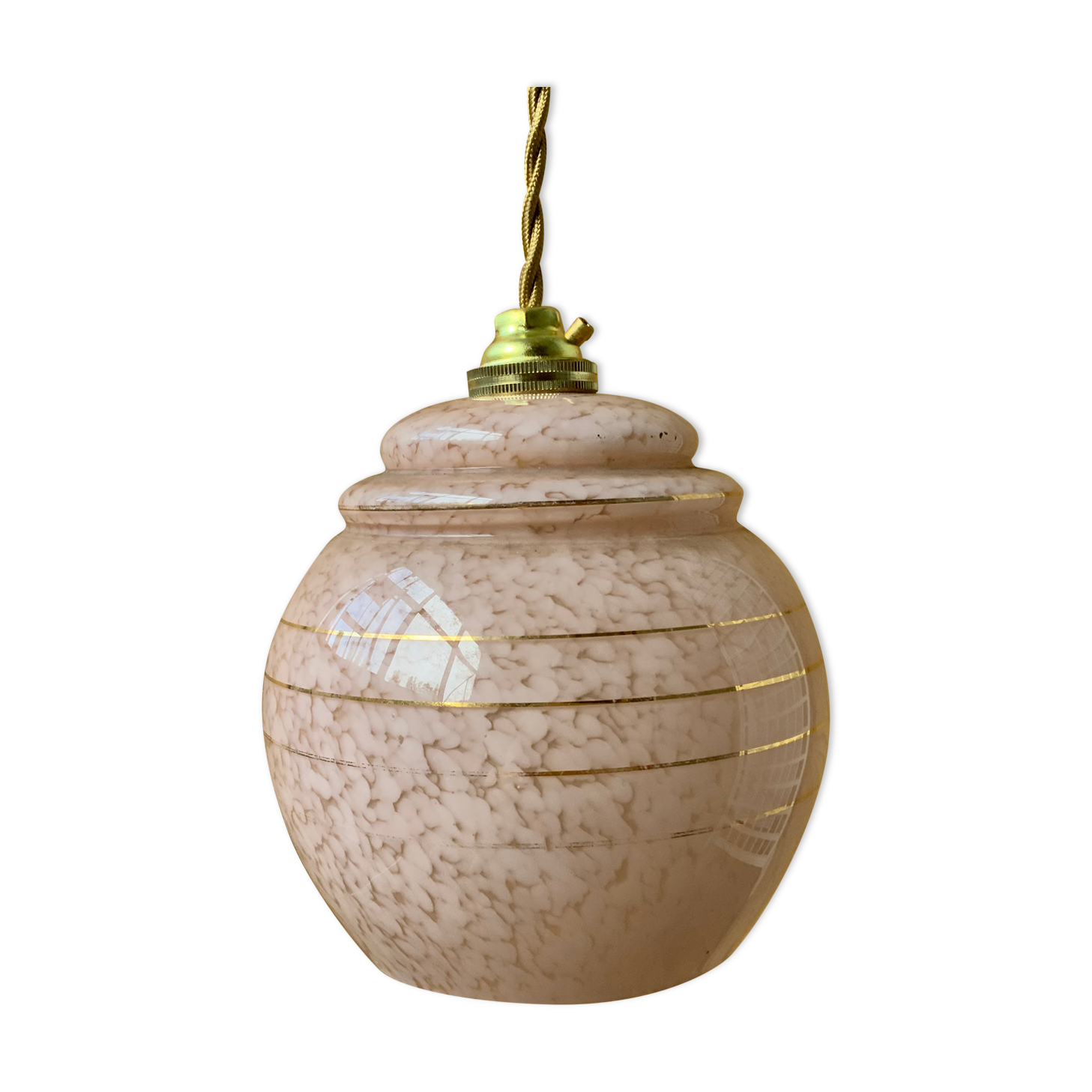 Pink opaline suspension