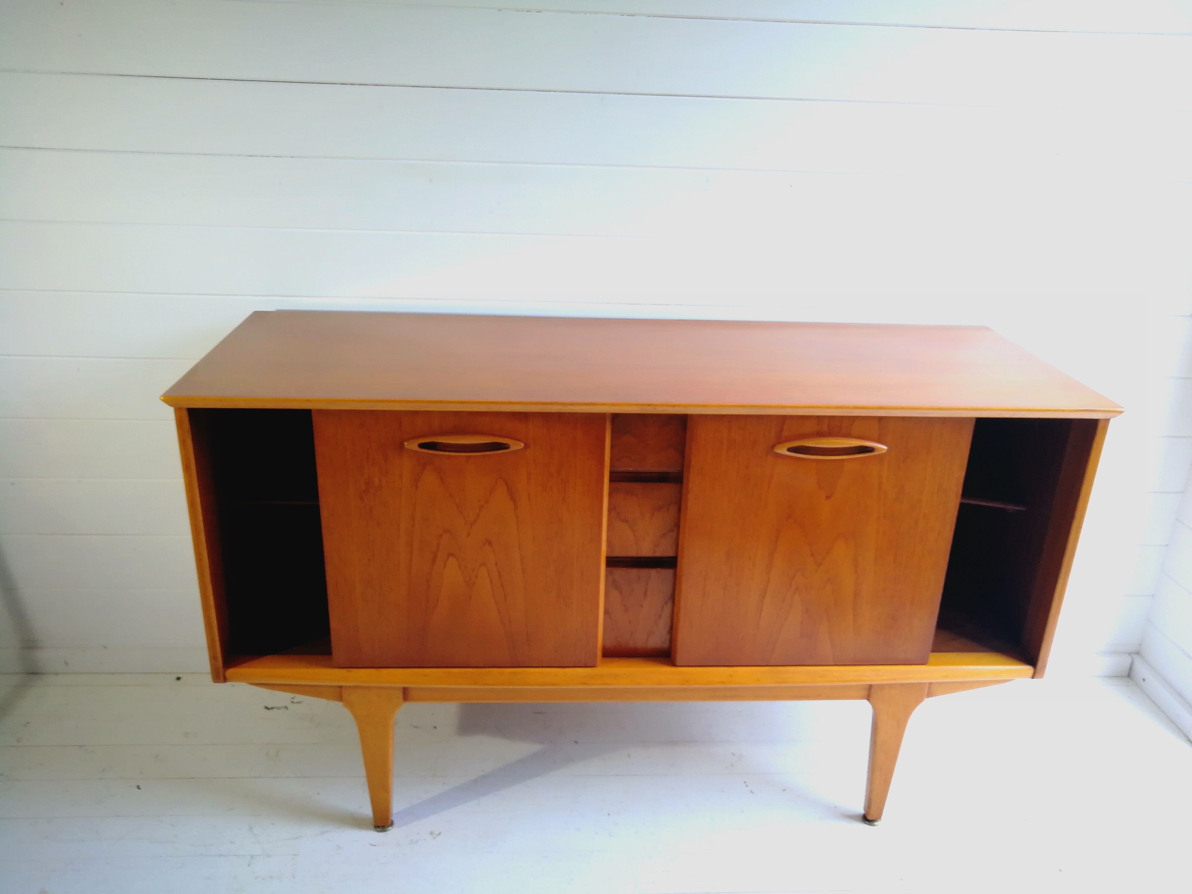 Buffet en teck par Jentique années 1970
