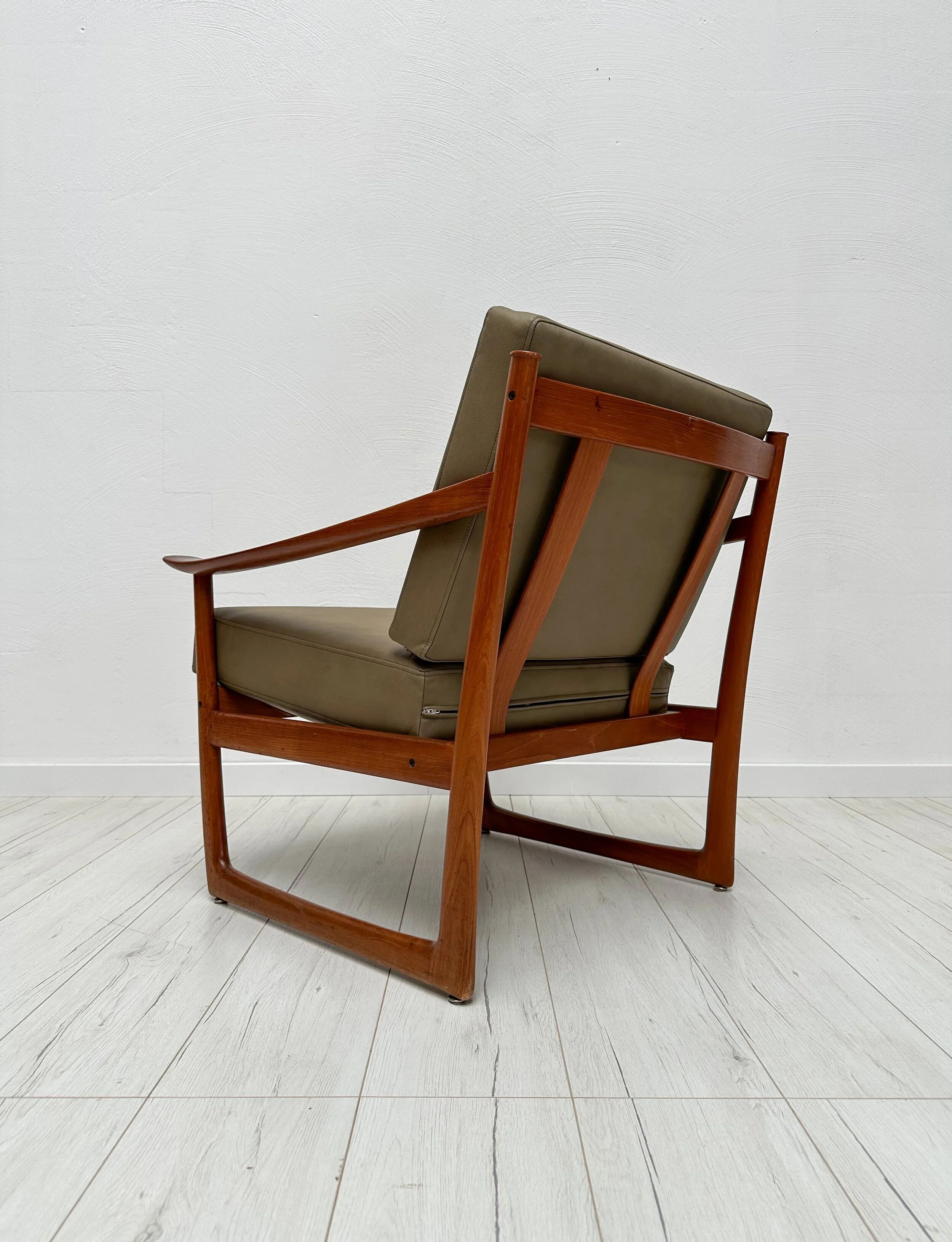 1/2 '60s vintage Danish teak armchair FD 130 by Peter Hvidt & Orla Mølgaard-Nielsen for France & Daverkosen