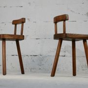 Paire de tabourets tripodes à dossier brutalistes, France, circa 1960