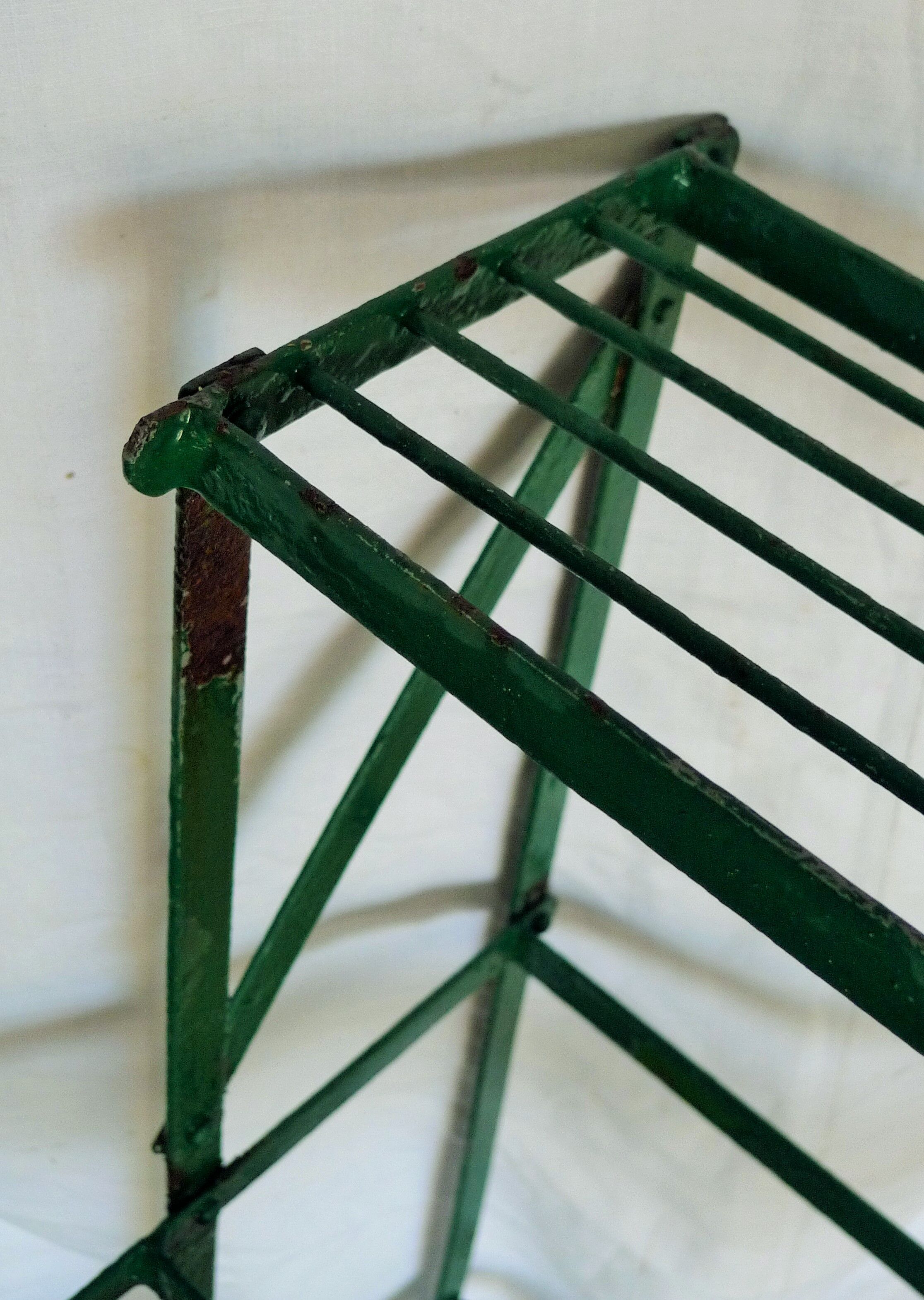 etagére staircase with metal plants