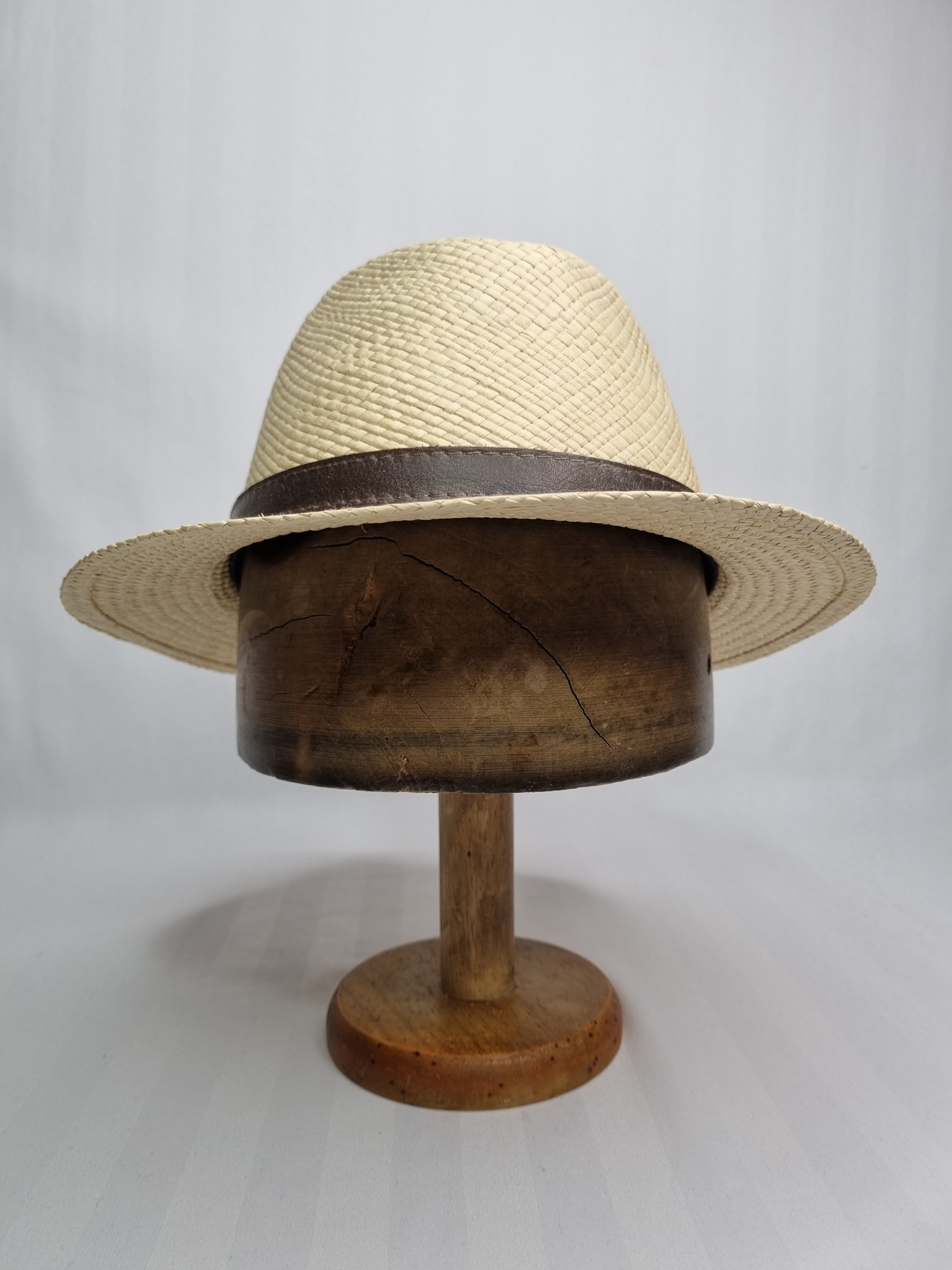 Old standing hat shape, 1900