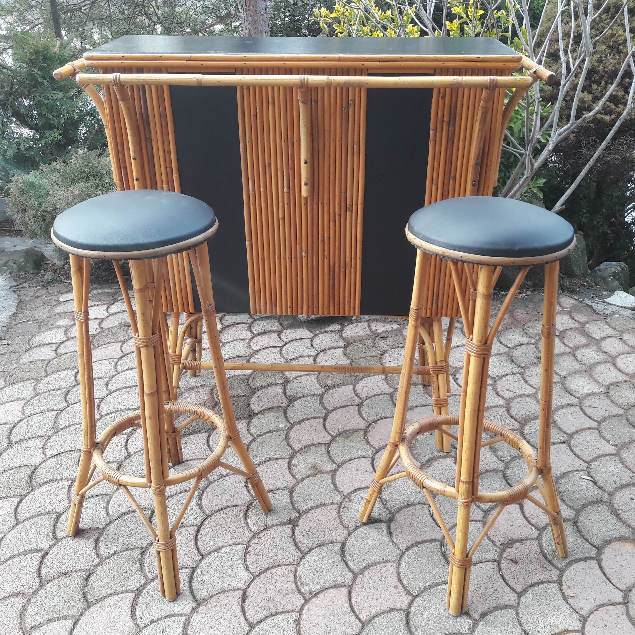 Rattan bar and its 2 stools 60