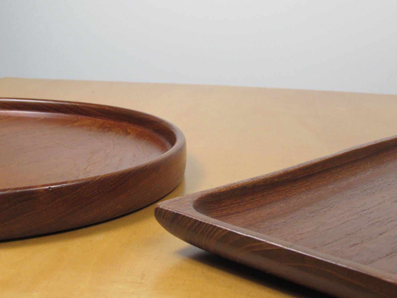 2x plateaux en teck massif du Danemark - Wiggers