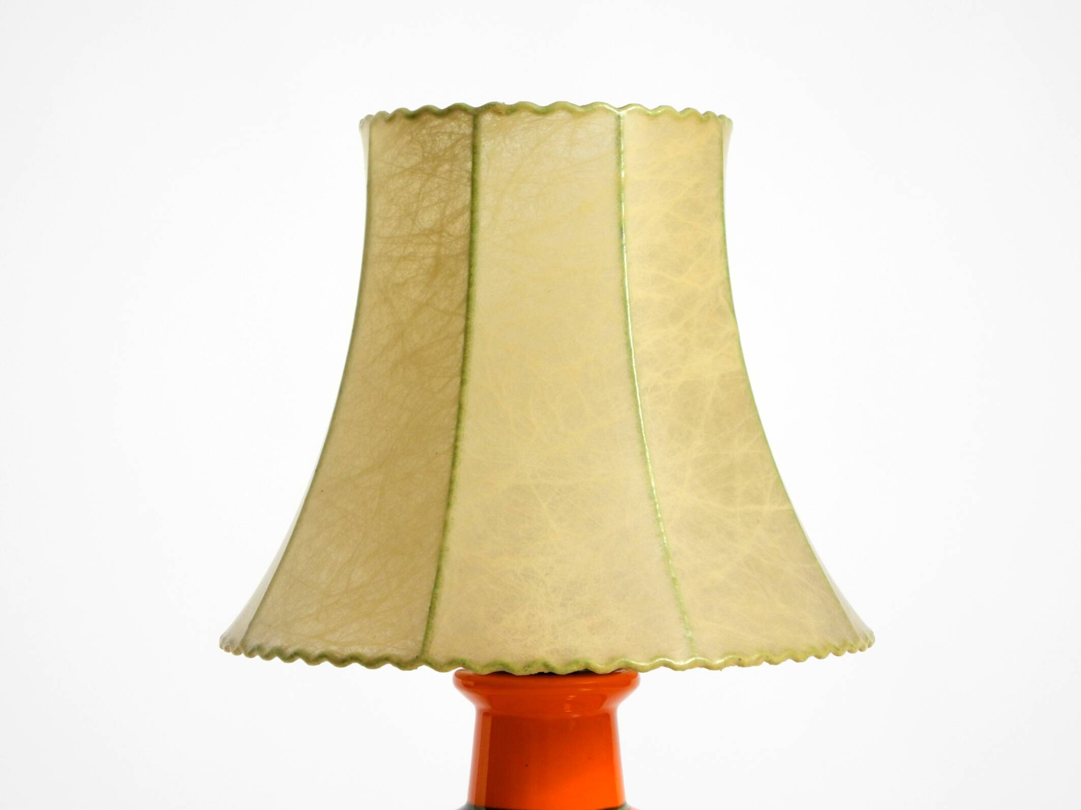 Beautiful 1960s orange ceramic table lamp with Cocoon shade | Made in Italy