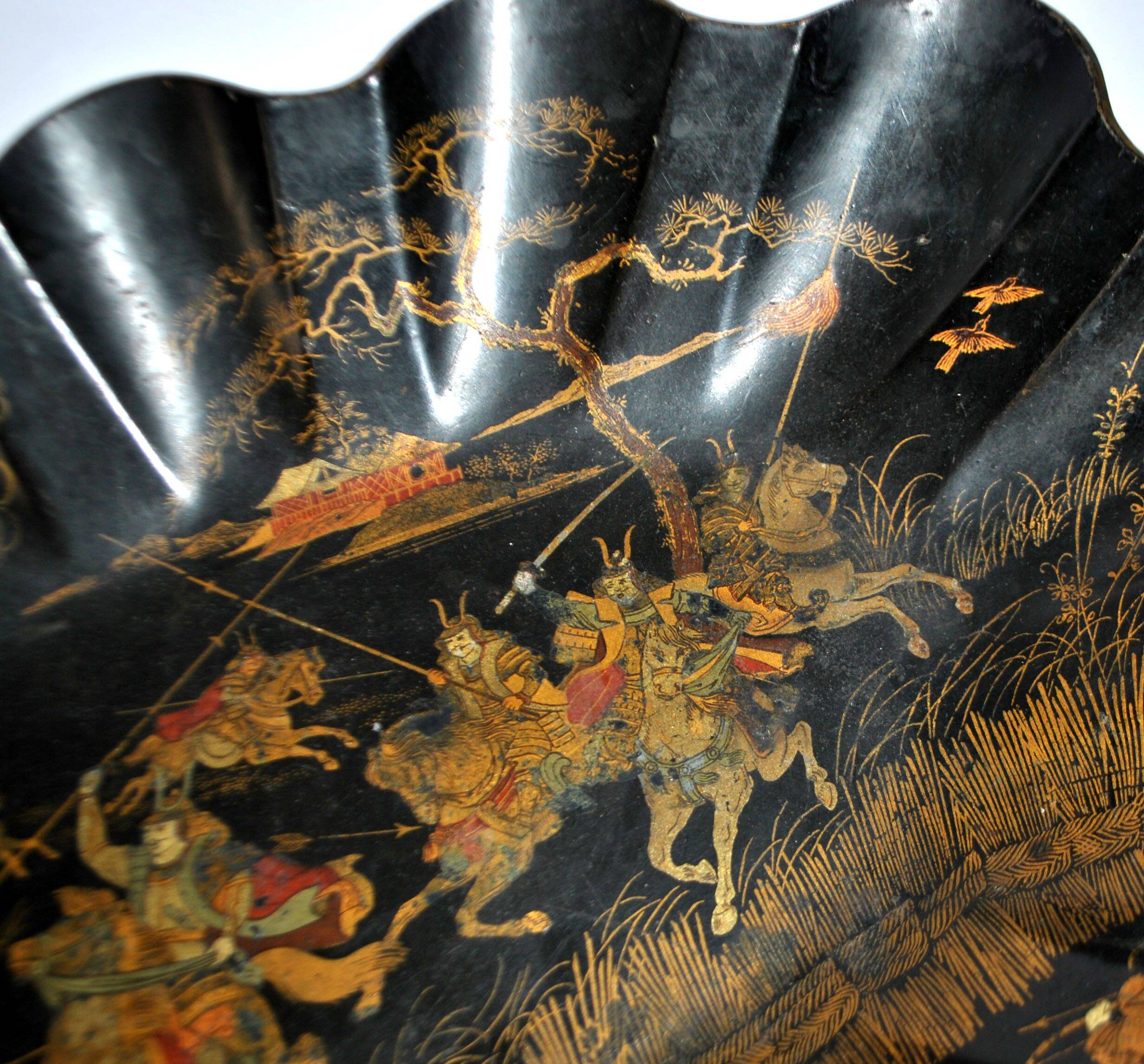 Chinese lacquer basket plateau Napoleon III with gold decoration, Japan combat, 19th century.