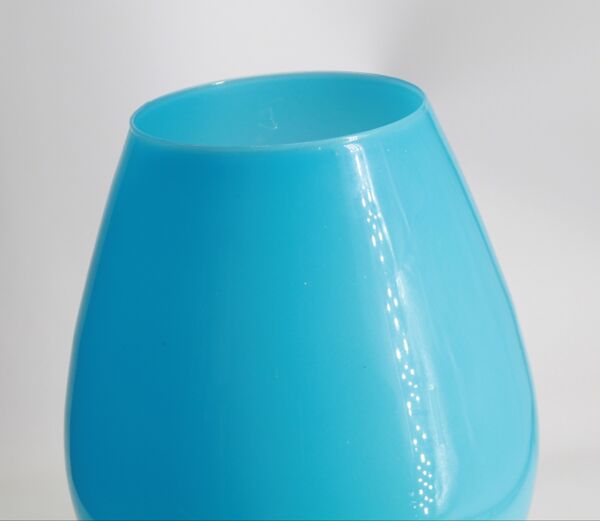 Vase en opaline bleu et blanc