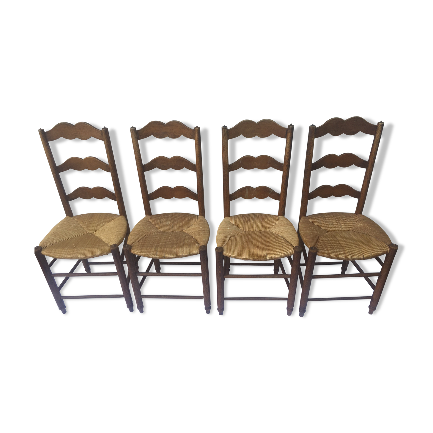 4 mulched country chairs