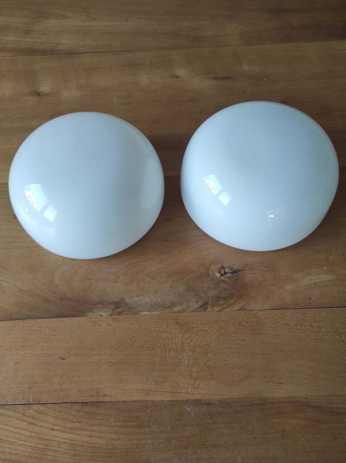 Set of 2 identical half-globes in white opaline.