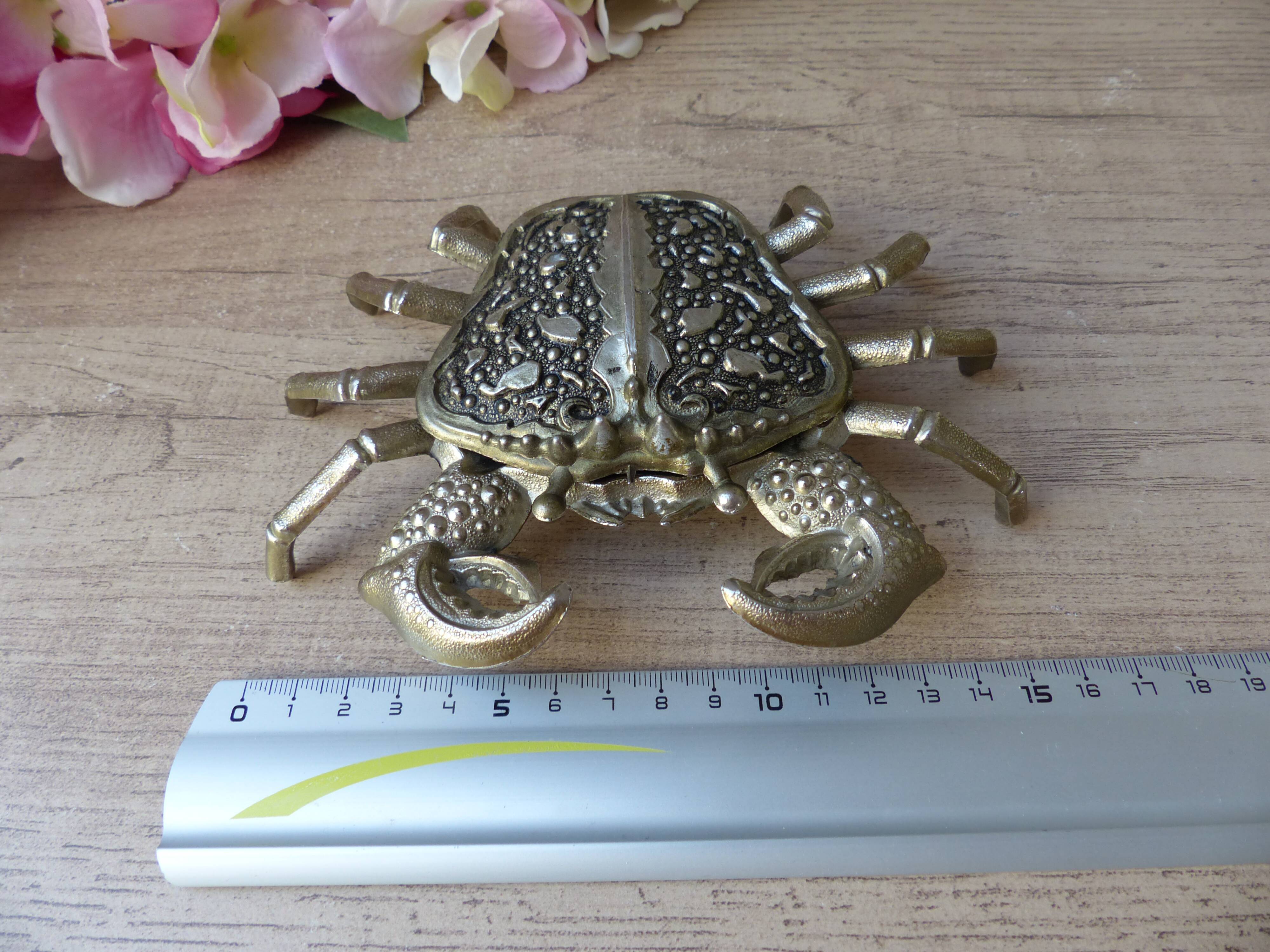 Old ashtray shape metal crab