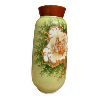 Vase en opaline à décor de cartouche émaillé or fin XIXe