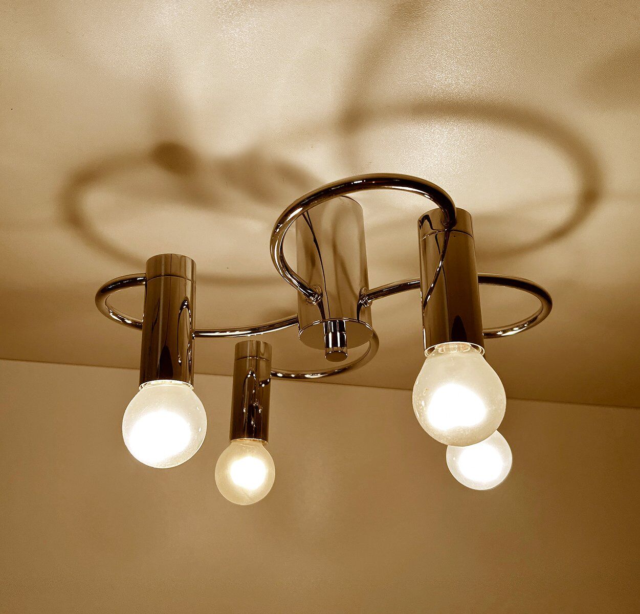 Lustre vintage de l'ère spatiale en chrome