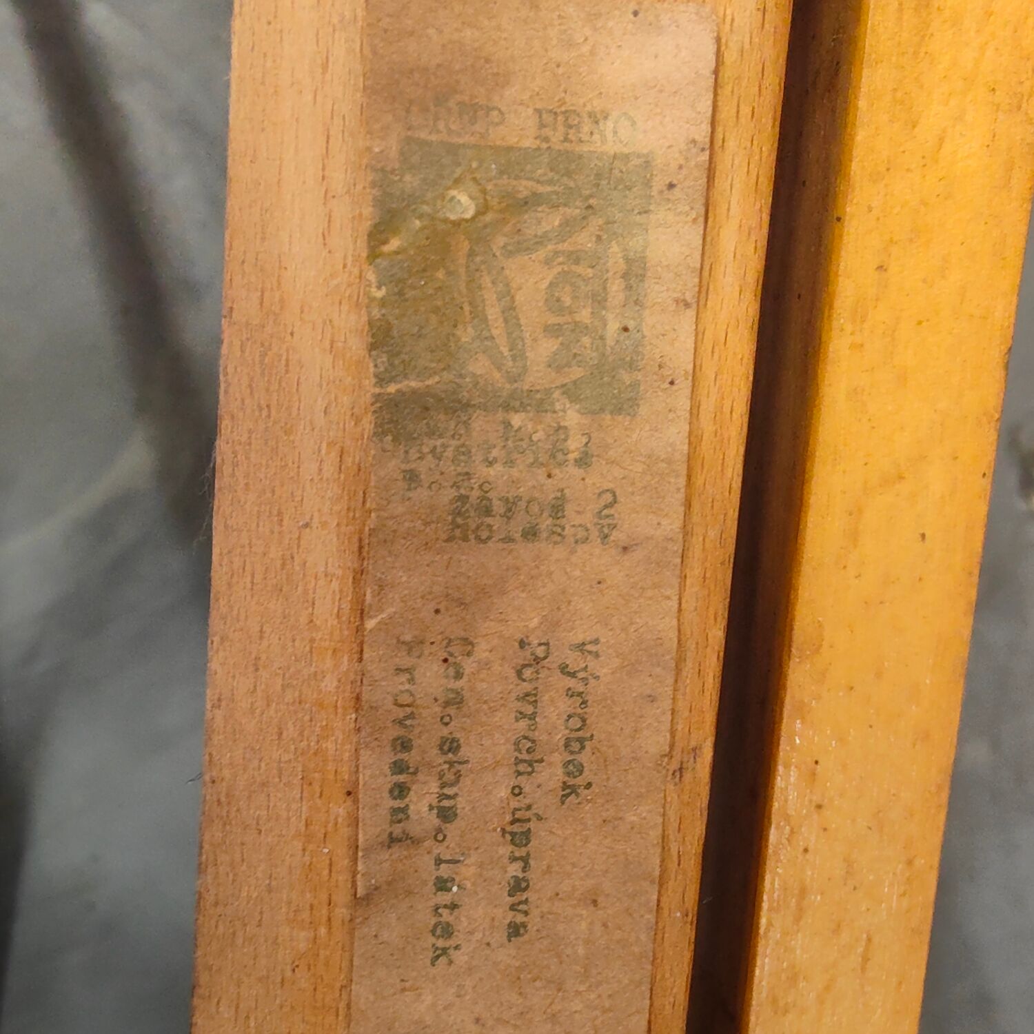 Fauteuil dit " Boomerang " jaune par Antonin Suman pour TON Bystrice 1960