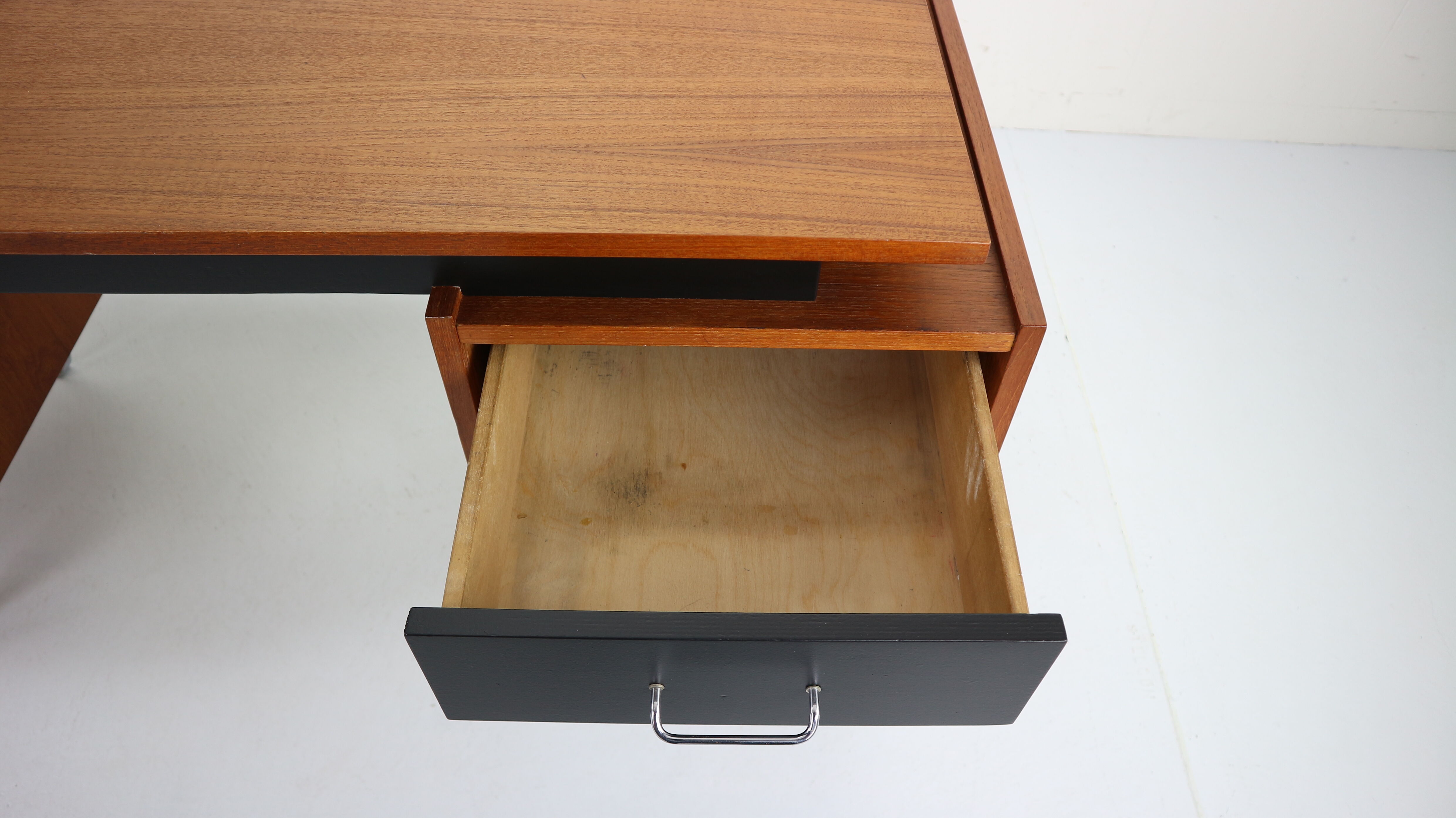 Cees Braakman teak desk with triangle legs for Pastoe