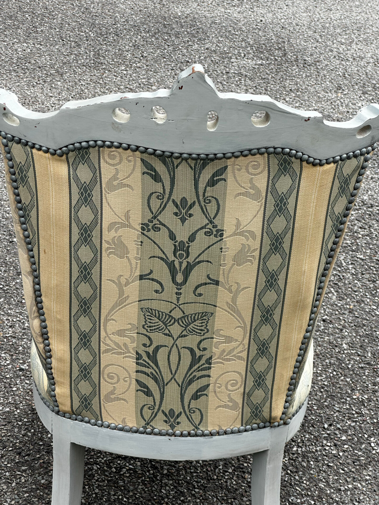 Chauffeuse de style Louis XV avec repose-pieds assorti – XXe siècle