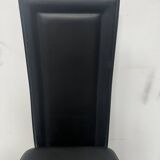 Suite de huit chaises design en cuir noir XX siècle