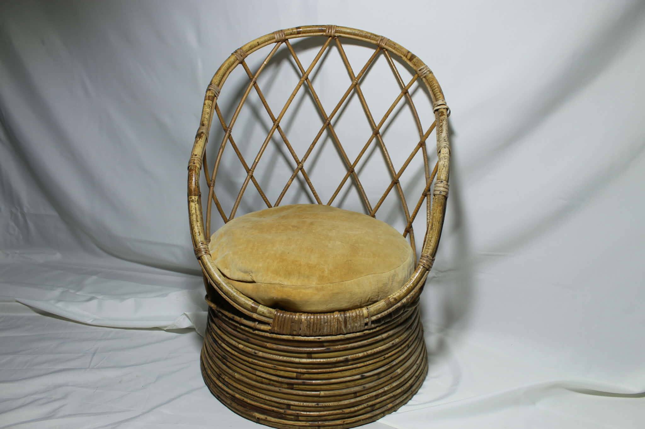 A cane tub type chair