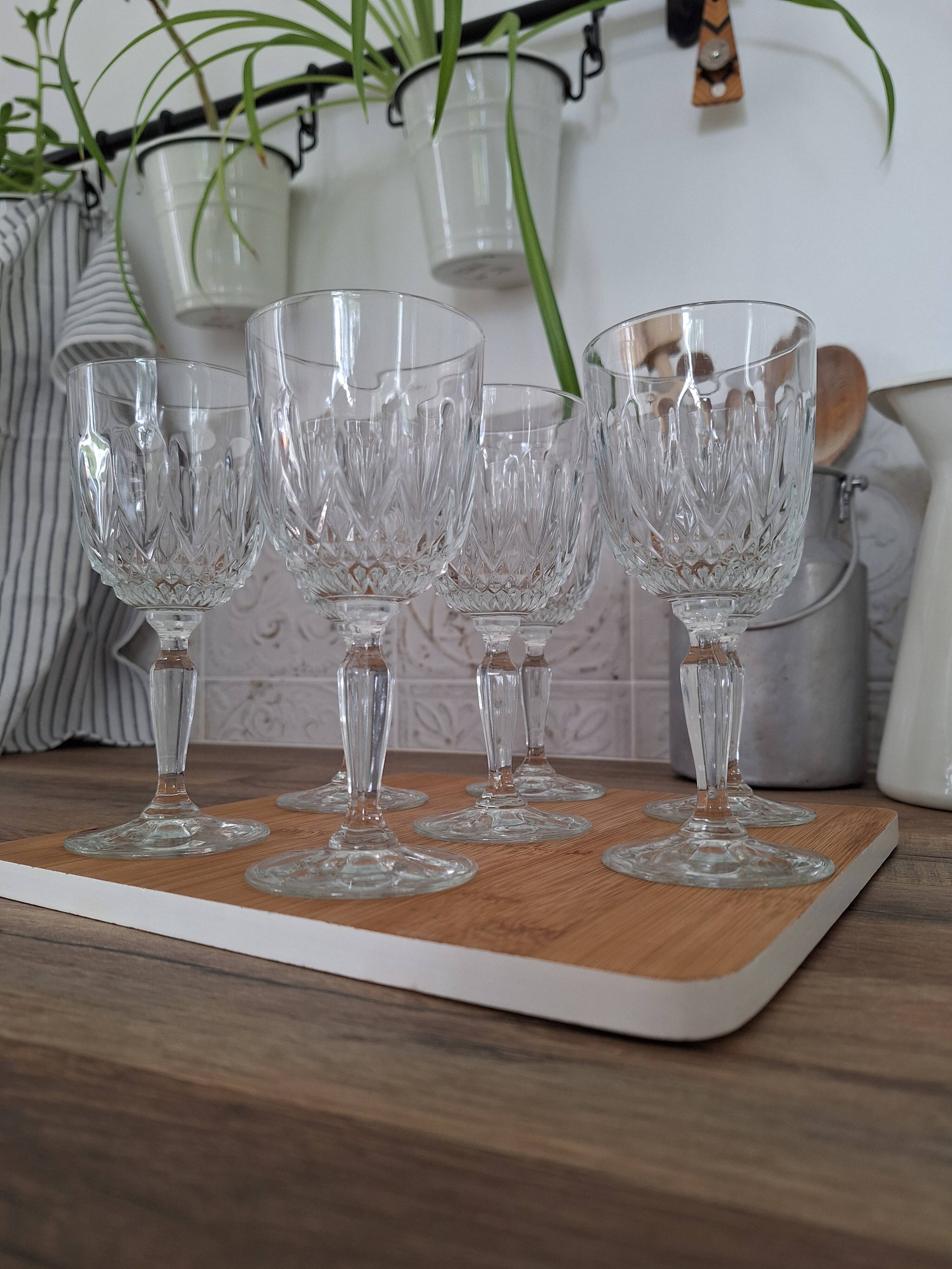 Verres à vin vintage en verre ciselé