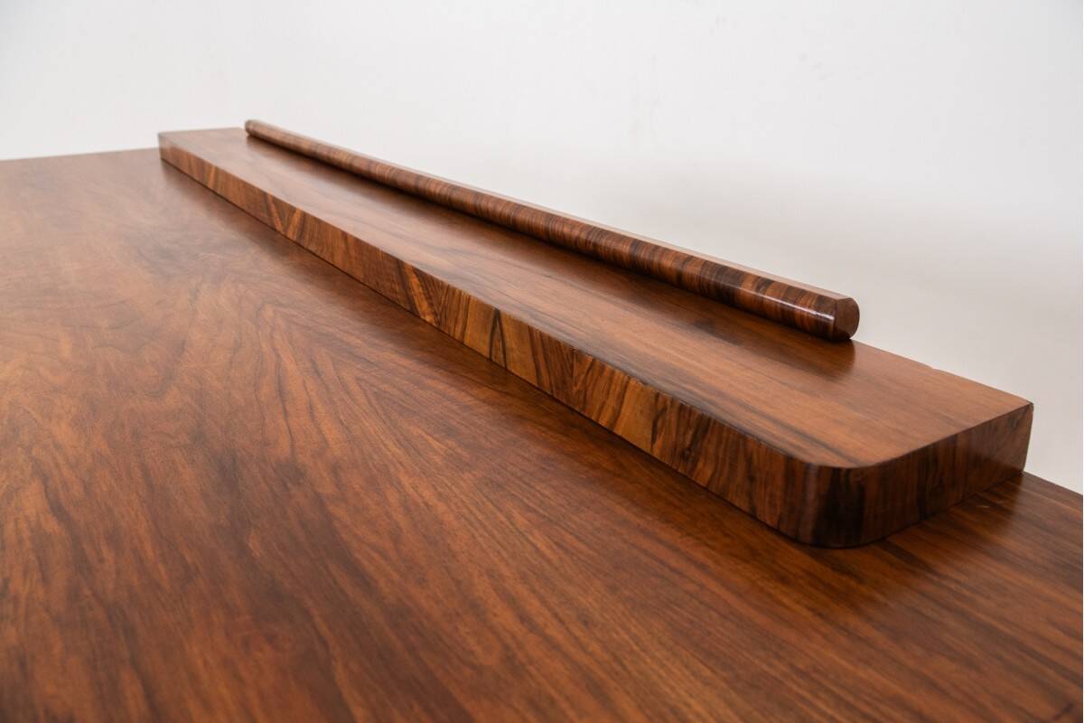 Walnut buffet, Art Deco chest of drawers.