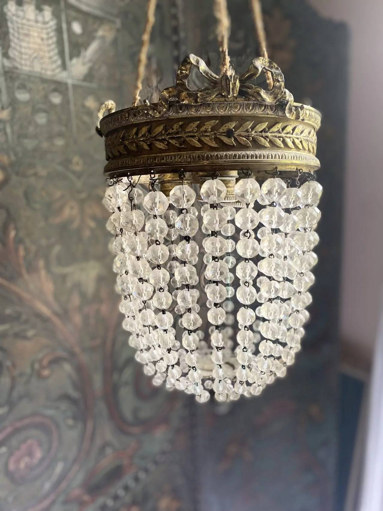 Lustre montgolfière Louis XVI – Bronze doré & pampilles – Époque 1900