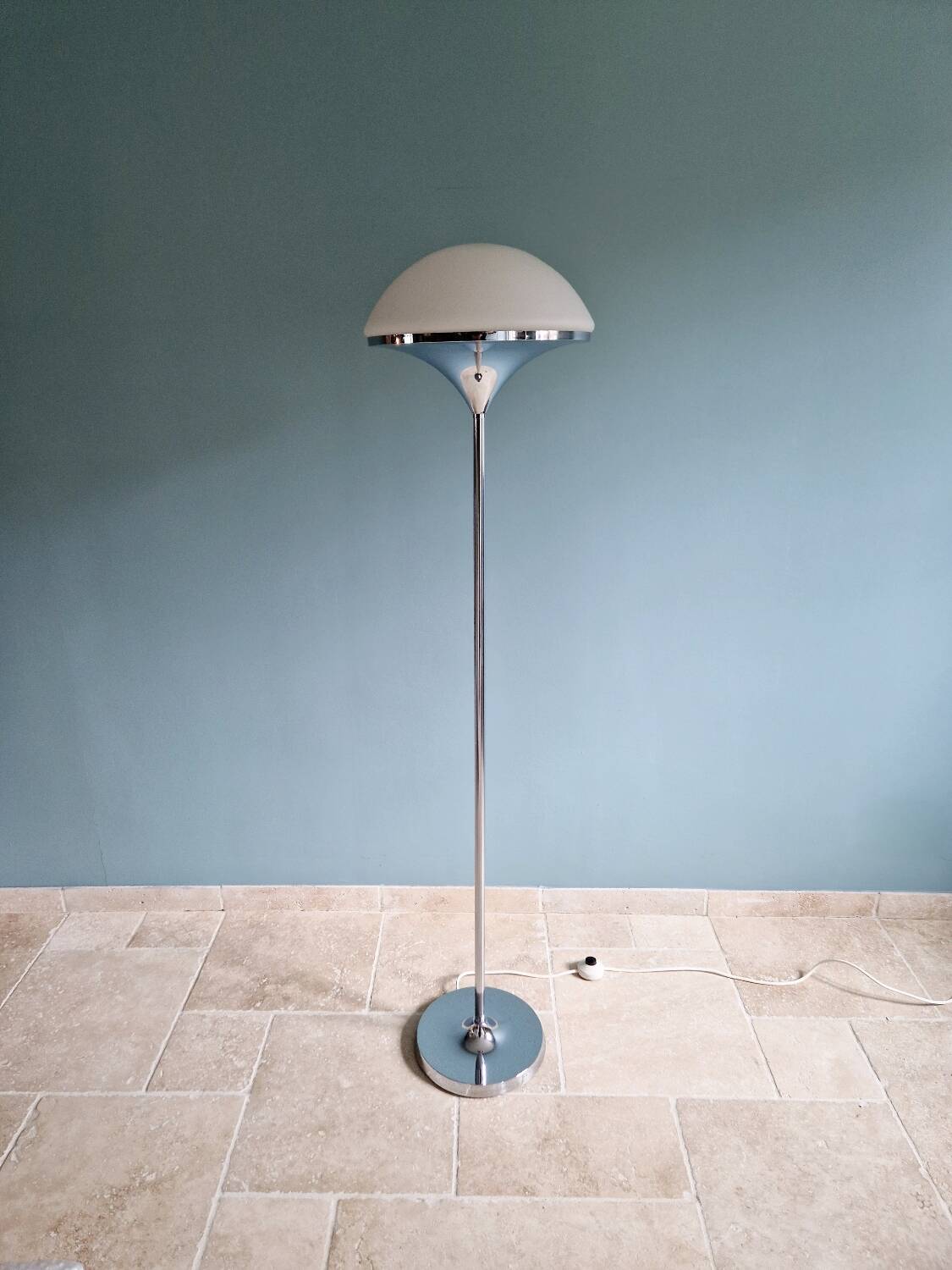 Modernist floor lamp in chromed metal and white satin glass