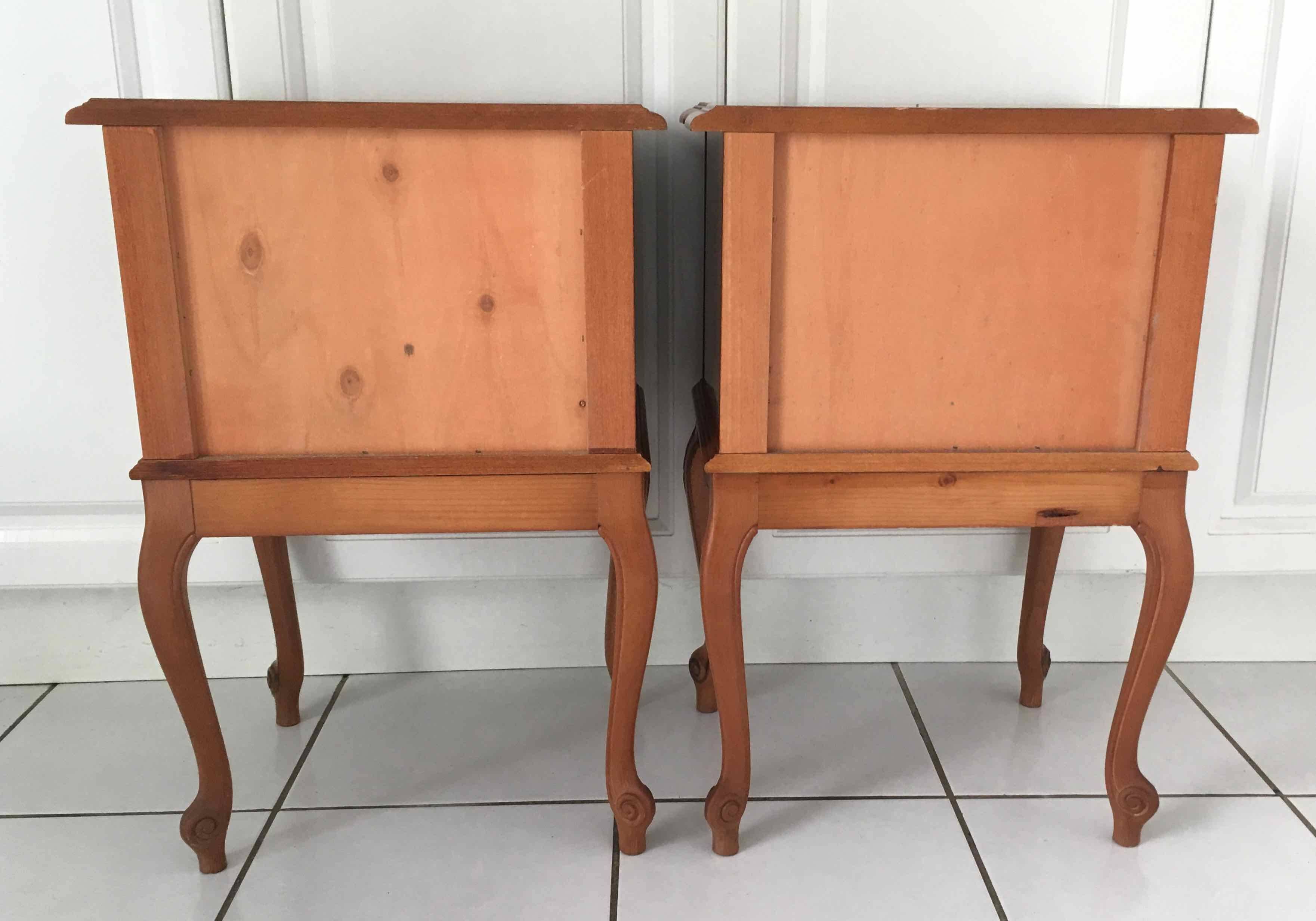 2 Louis XV style bedside tables with drawers and cabriole legs, 1960