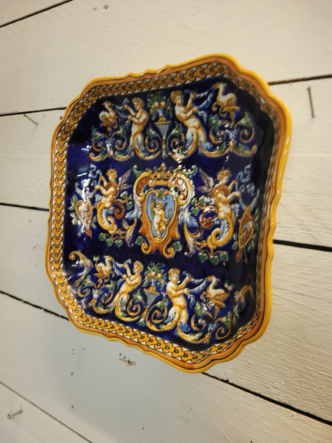 Hollow dish of Gien with Renaissance decoration