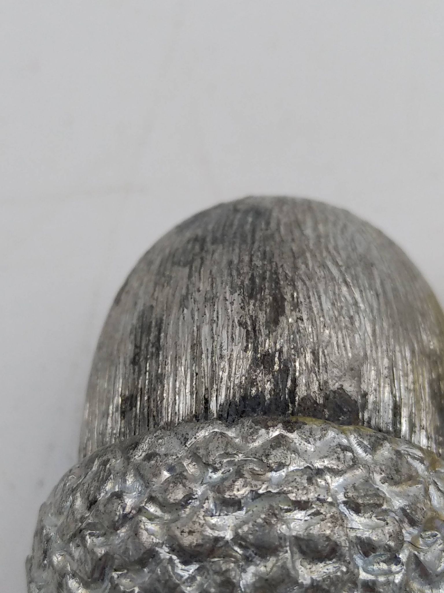 Salt and pepper shaker in silver and gold metal. Mirella. Circa 1960/70.