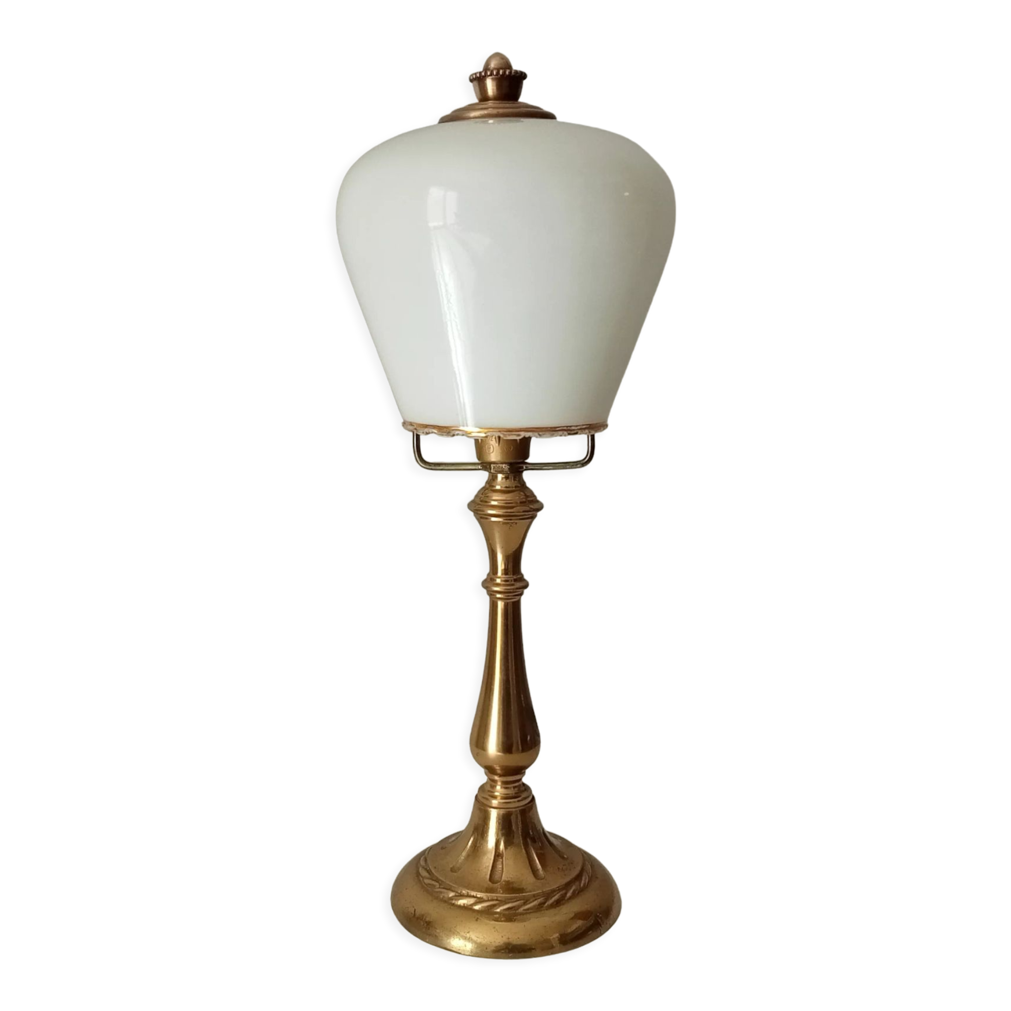 Art deco lamp in brass and opaline