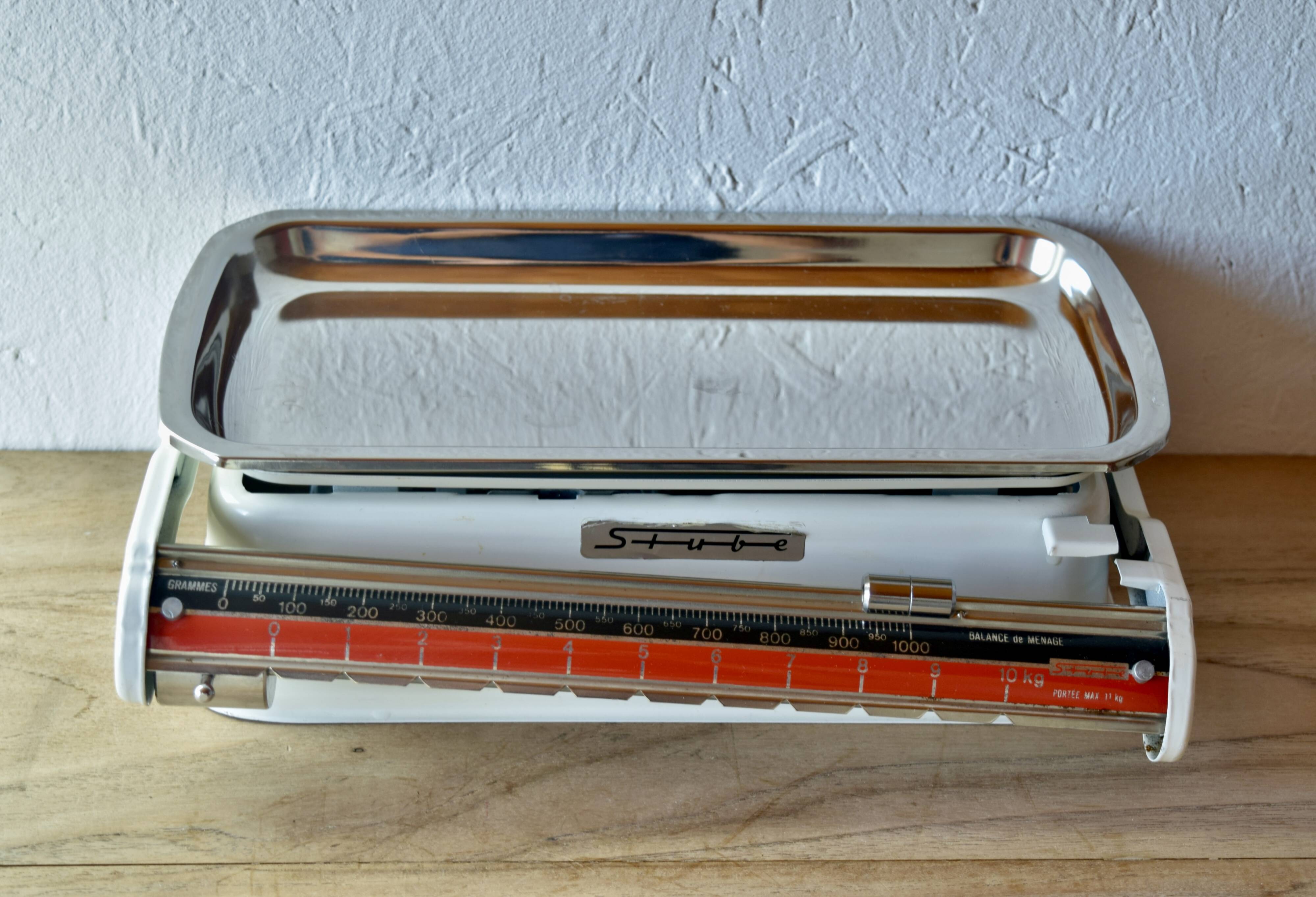 Stube - old household scale in lacquered sheet steel