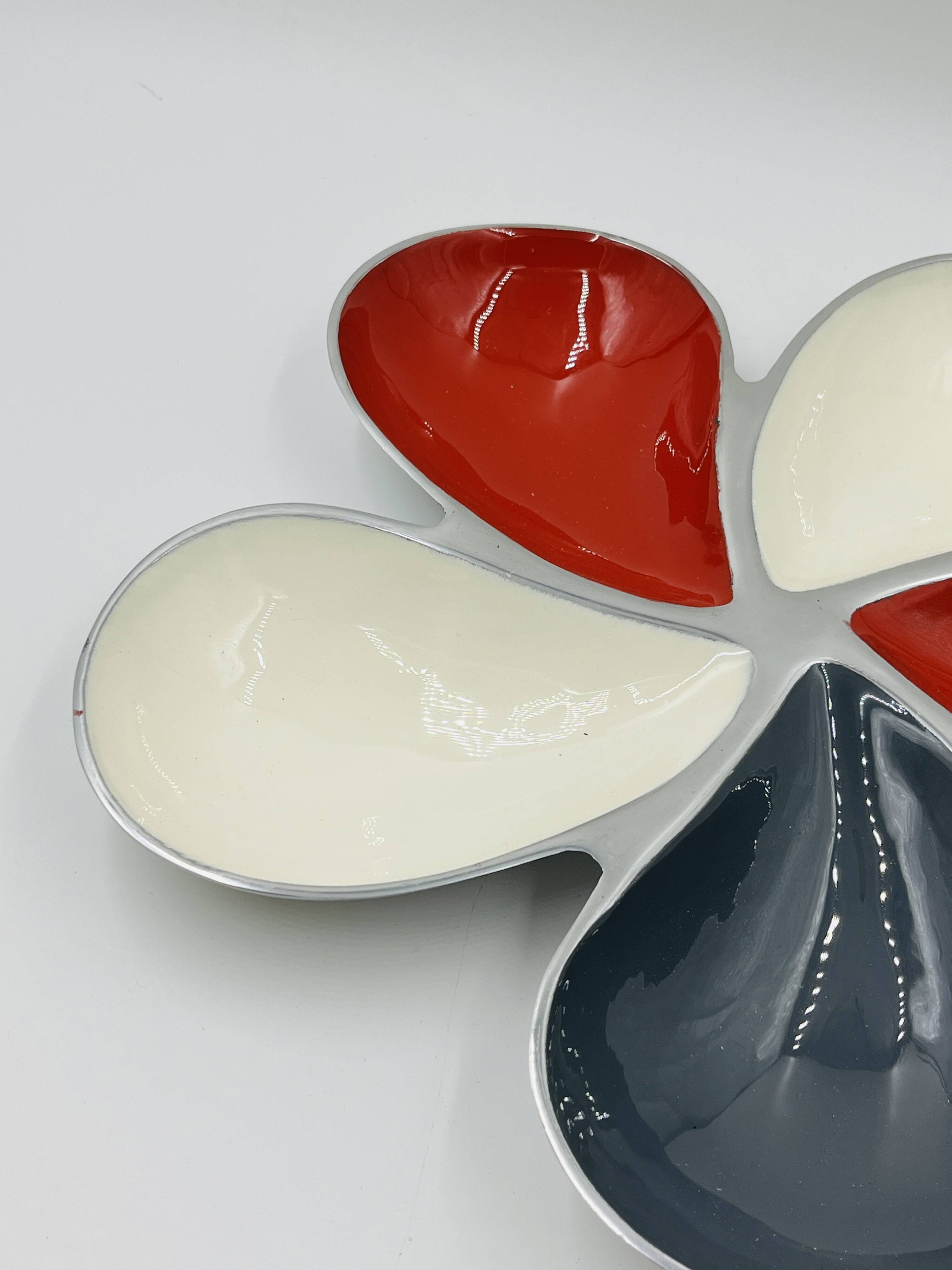 Vintage enamelled solid aluminium aperitif plate Flower 39cm