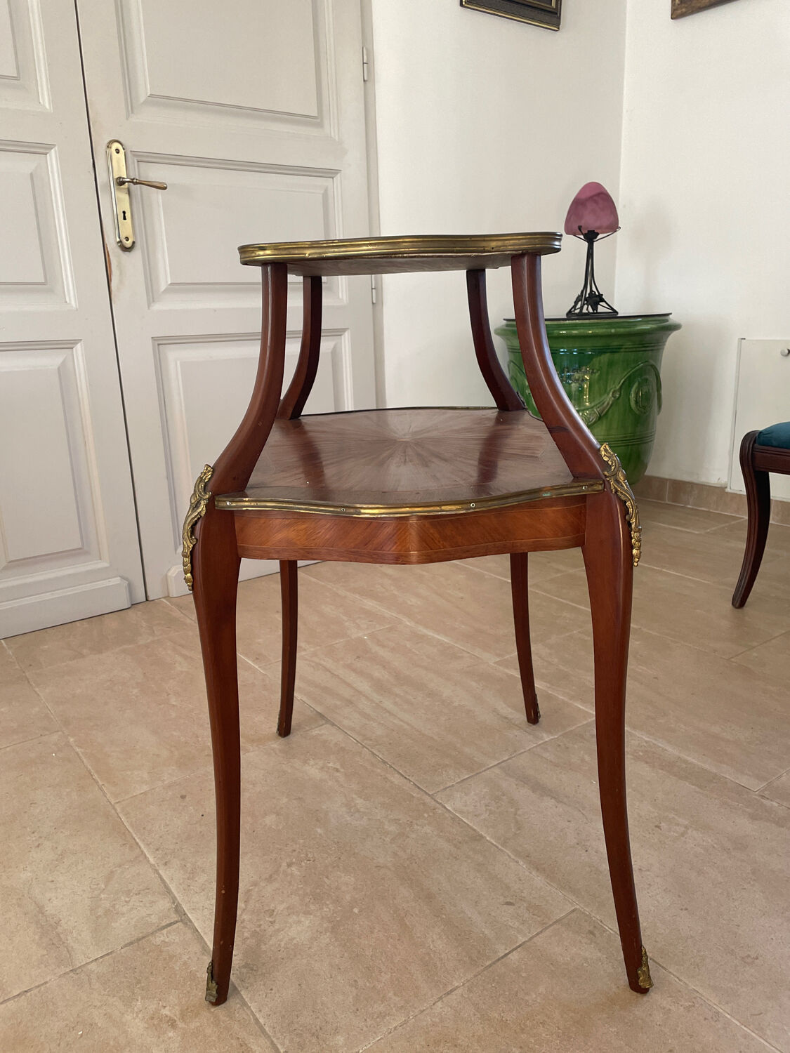 Guéridon table à thé style Louis XV