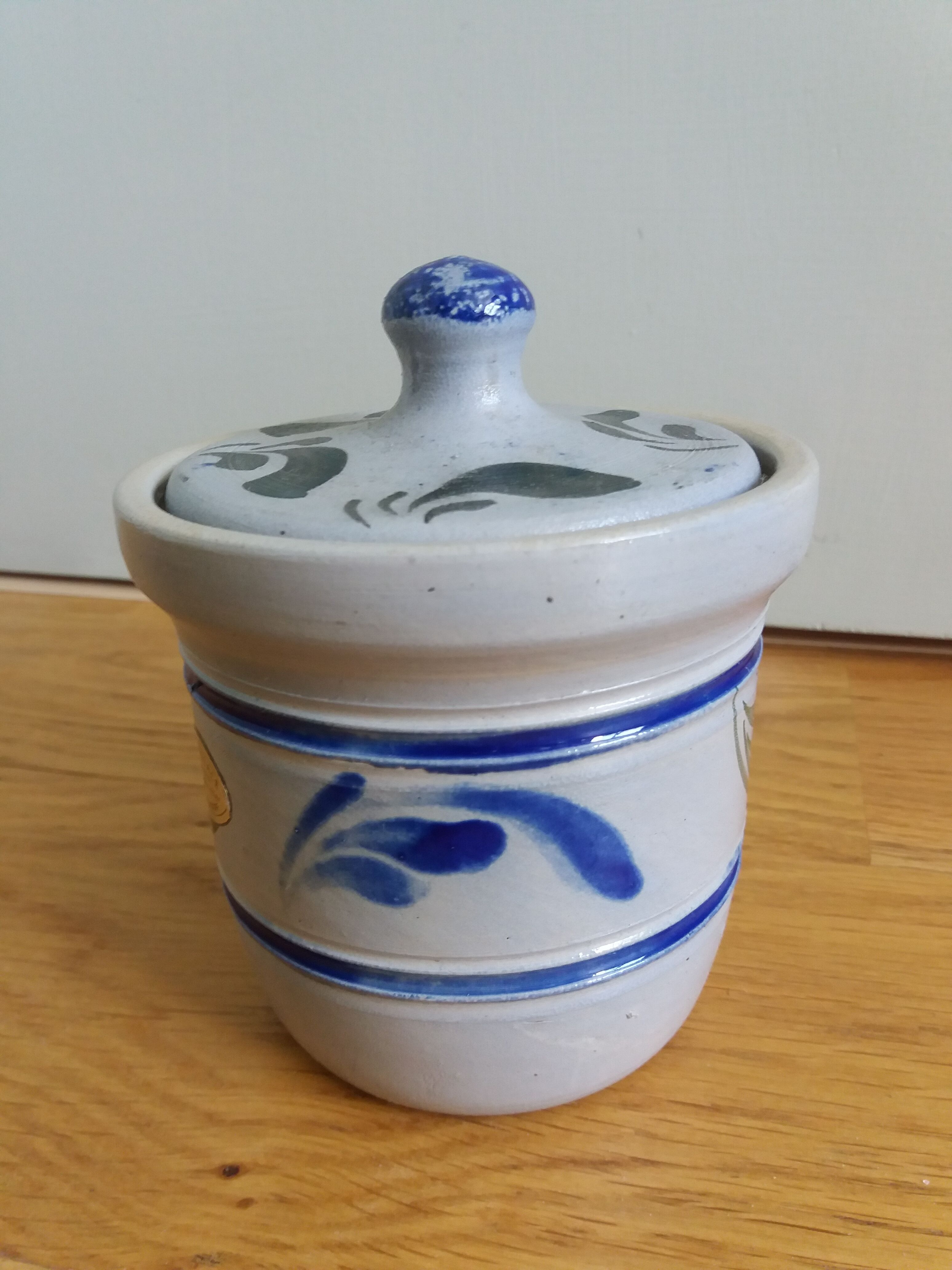 Sandstone pot from Alsace Schmitter in Betschdorf