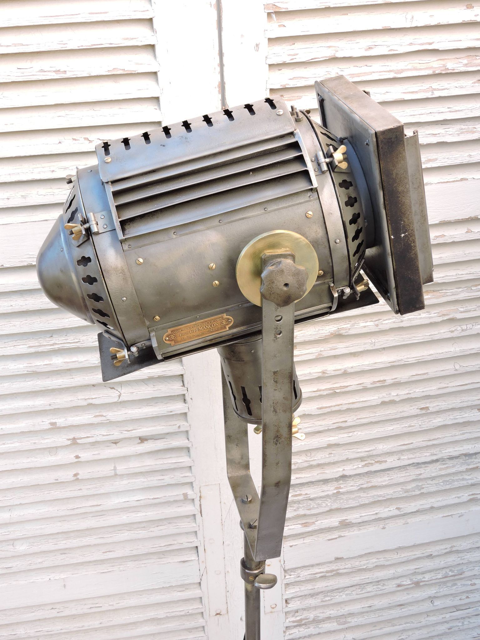 Cinema projector, Clémançon theater on its original foot.