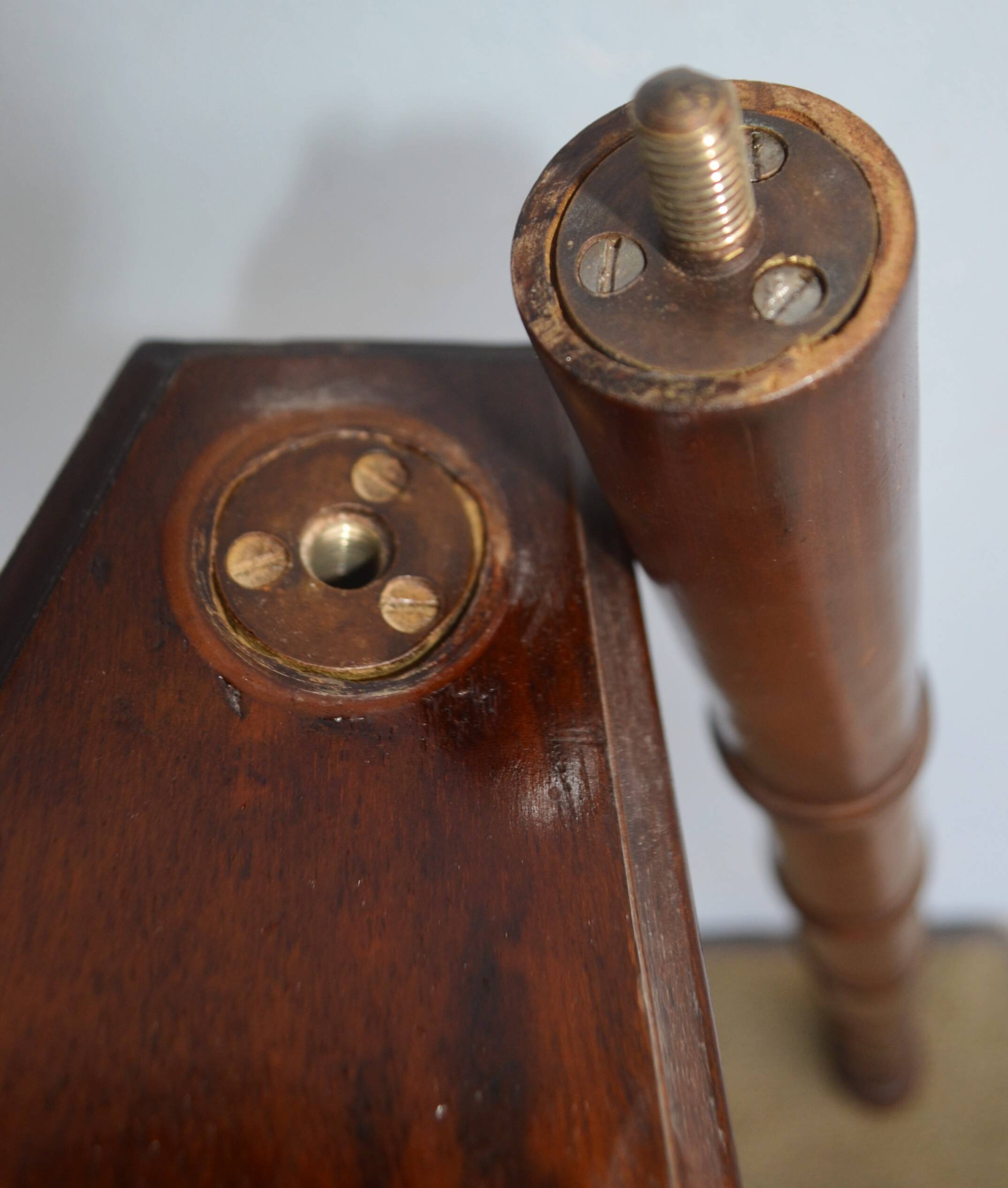 Spiral staircase for library made of mahogany wood